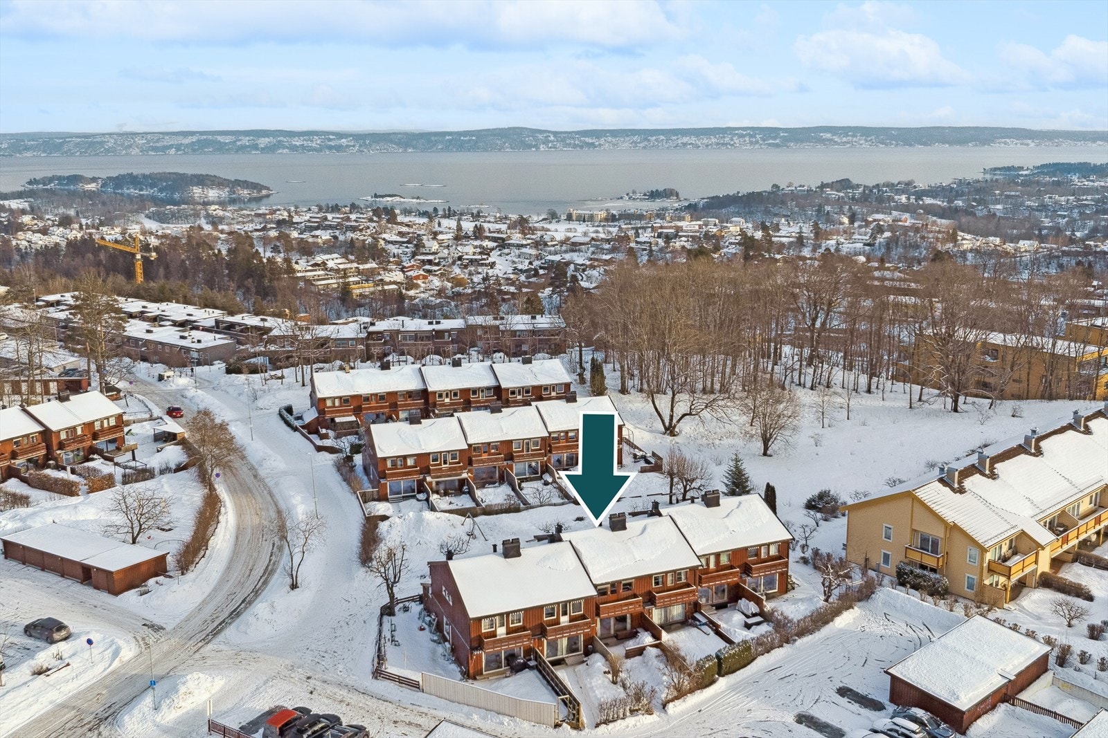 Boligen ligger i fremste rekke mot garasje - vestvendt med supre solforhold! Galleribilde