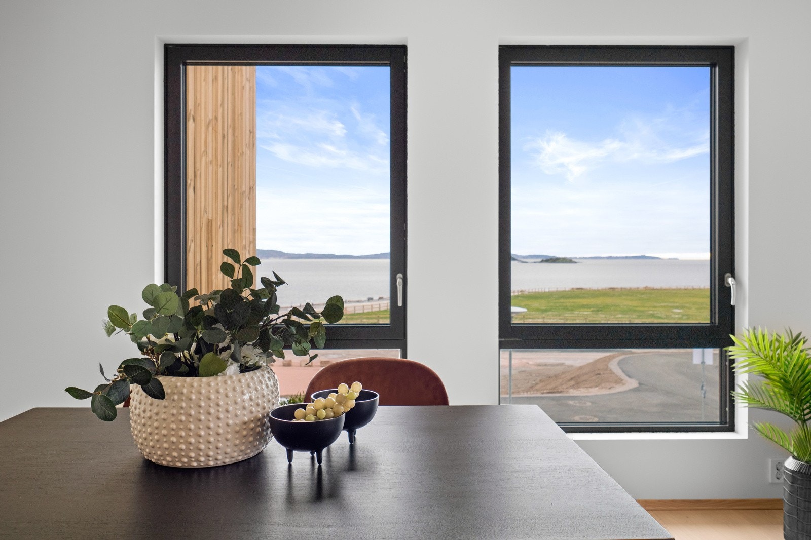 Hyggelig utsikt fra kjøkkenbenken Galleribilde