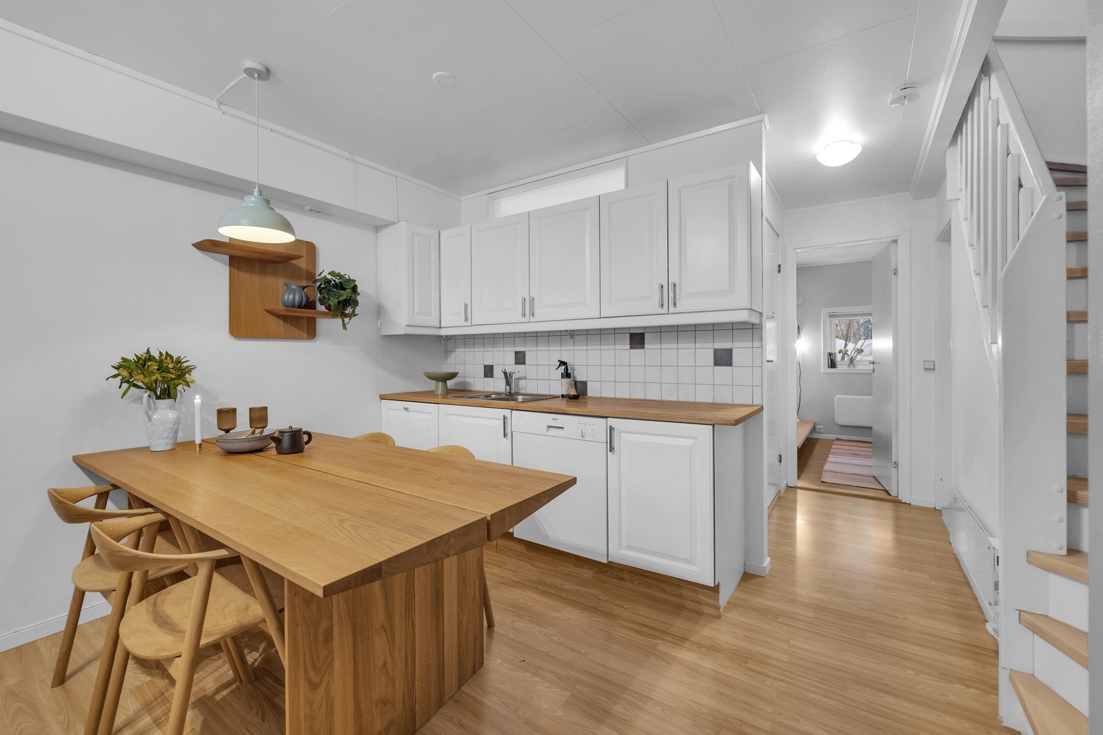 Her har du fin plass til både matlaging og sosiale lag Galleribilde