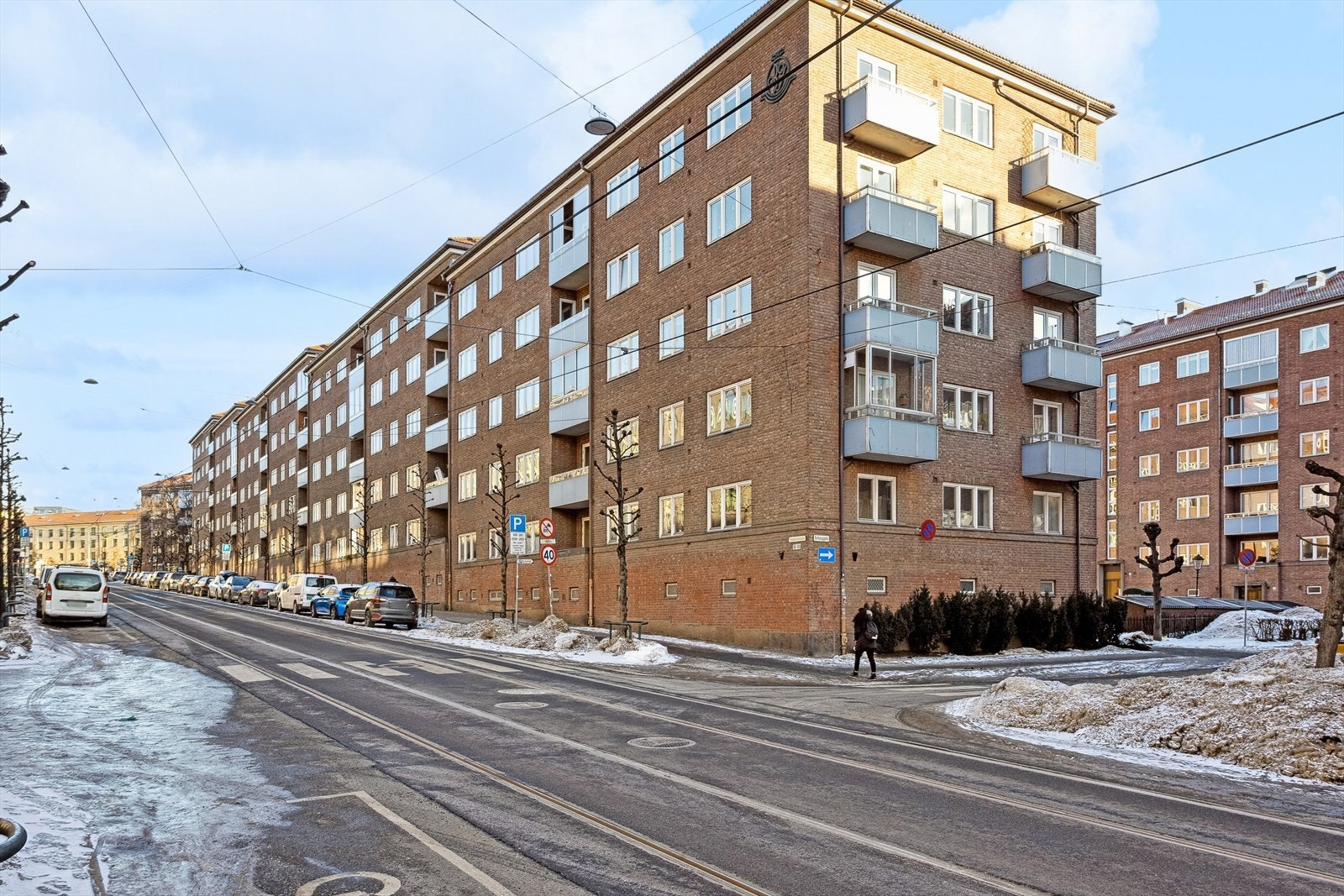 Nydelig fasade både om vinteren og sommeren. Galleribilde