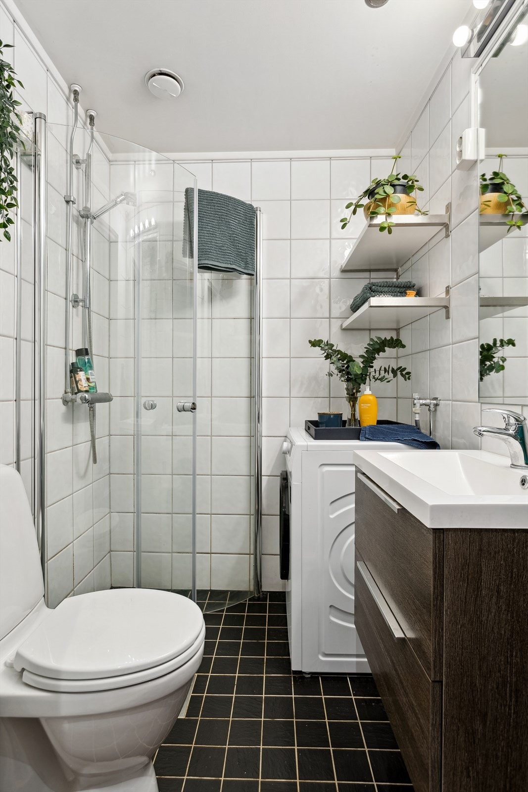 Varmtvann, fyring, TV og internett er inkludert i felleskostnadene. Galleribilde