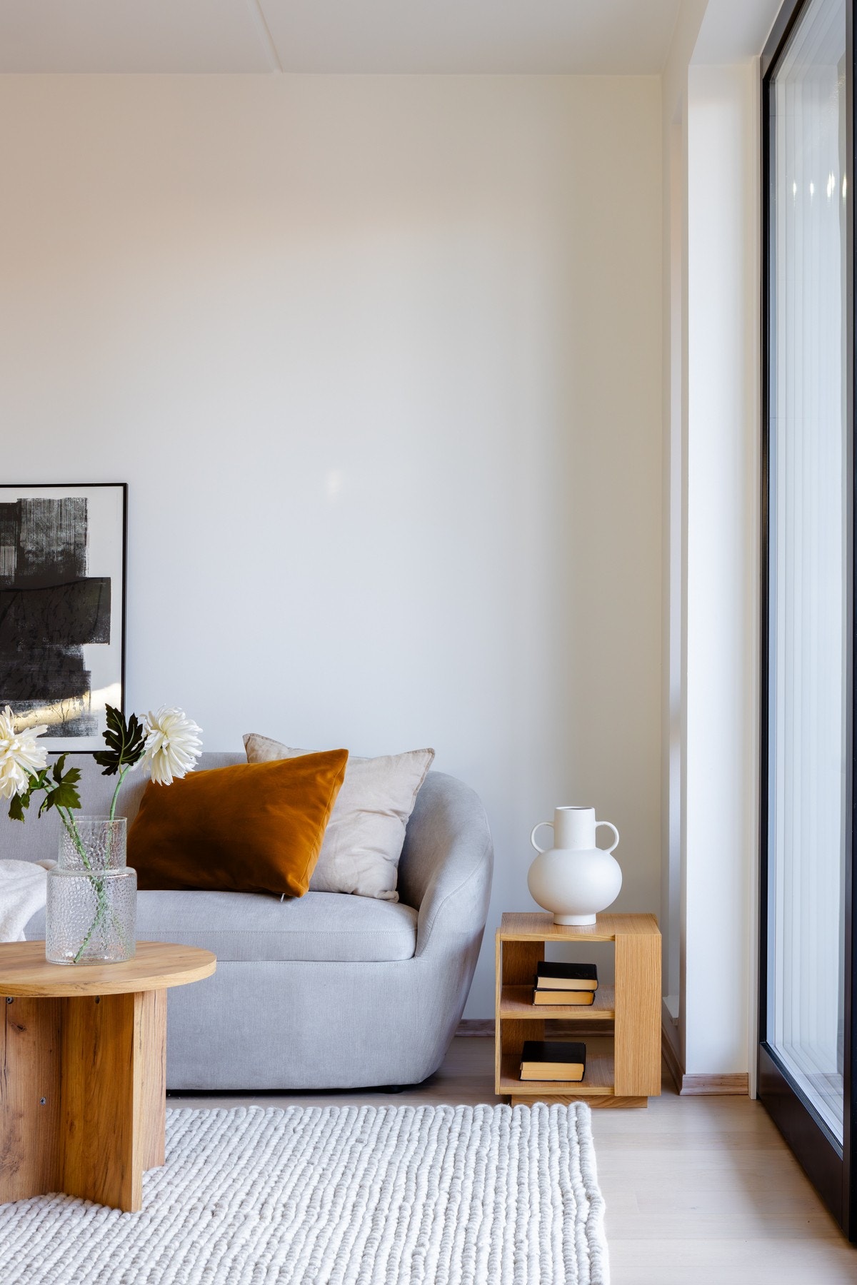 1-stavs, lyse parkettgulv og slette, lyse overflater Galleribilde