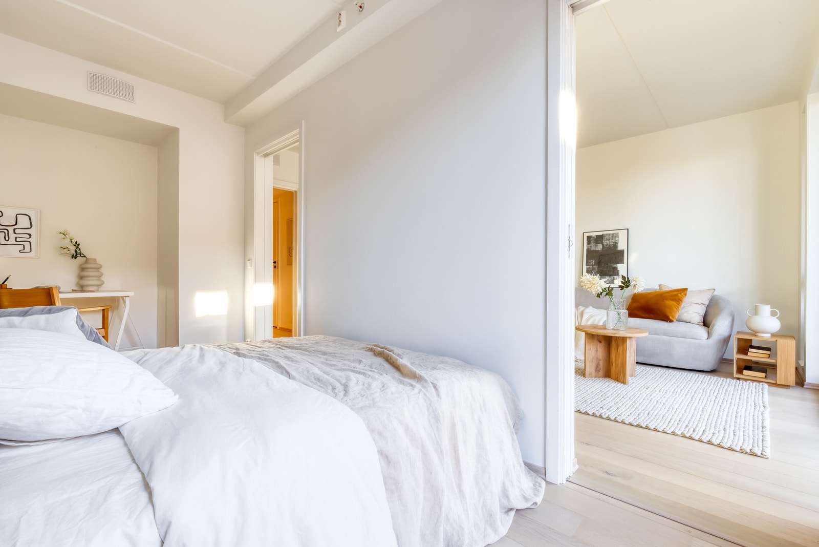 Det er skyvedører inn til soverommet Galleribilde