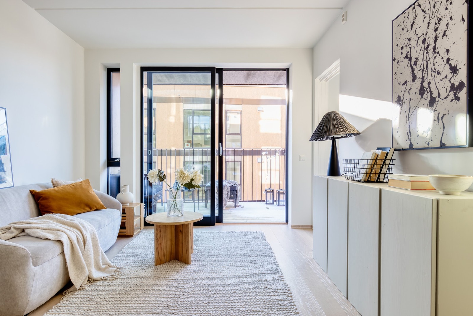 Det er også naturlig plass for tv og et lite spisebord om man ønsker det Galleribilde