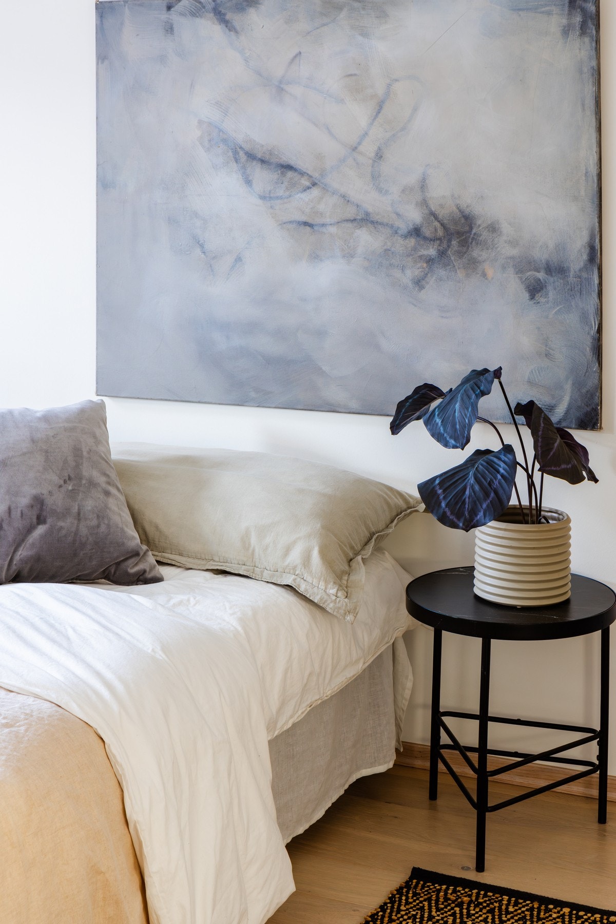 Det er også plass til nattbord på begge sider Galleribilde