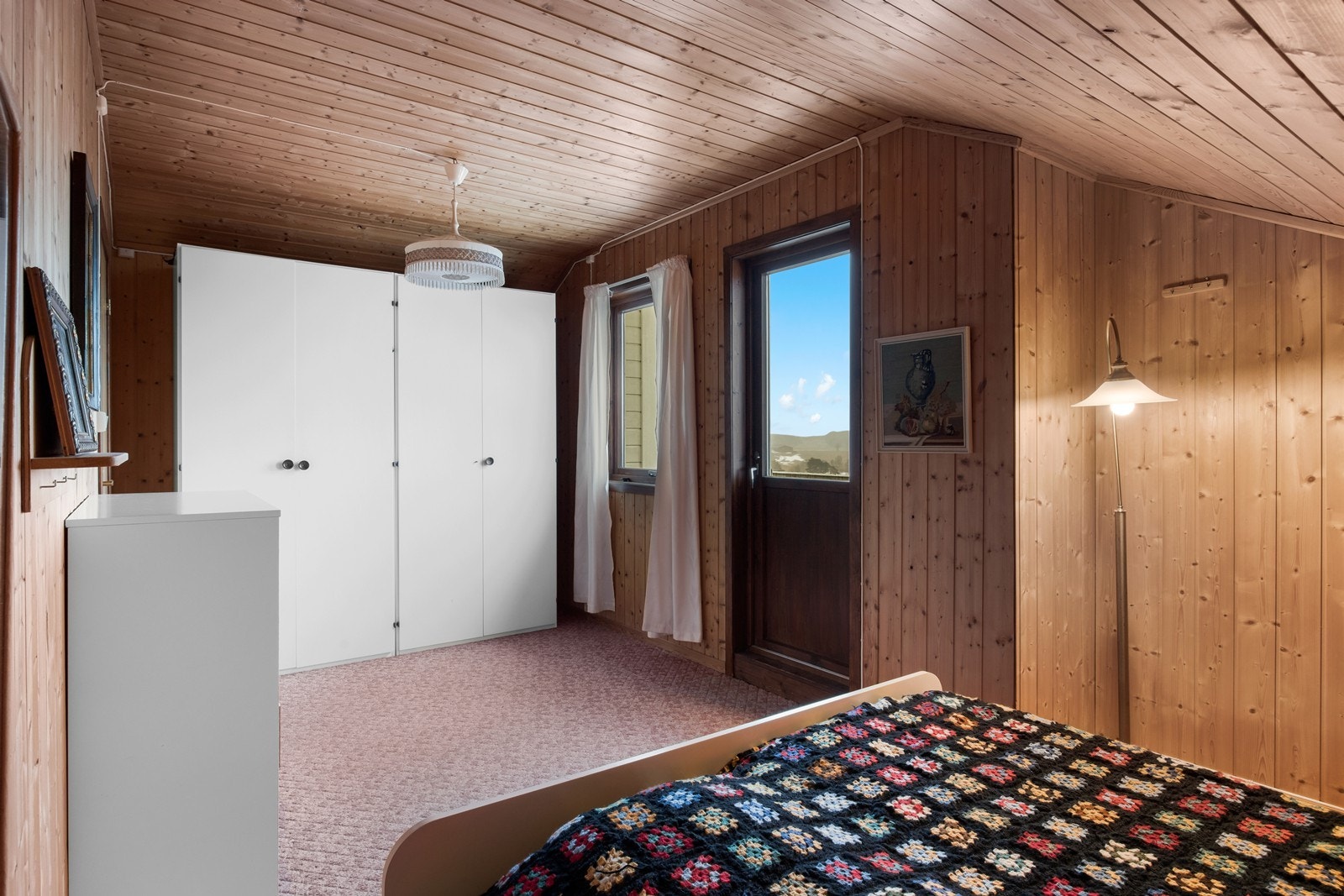 Soverom har utgang til utsiktsbalkong Galleribilde