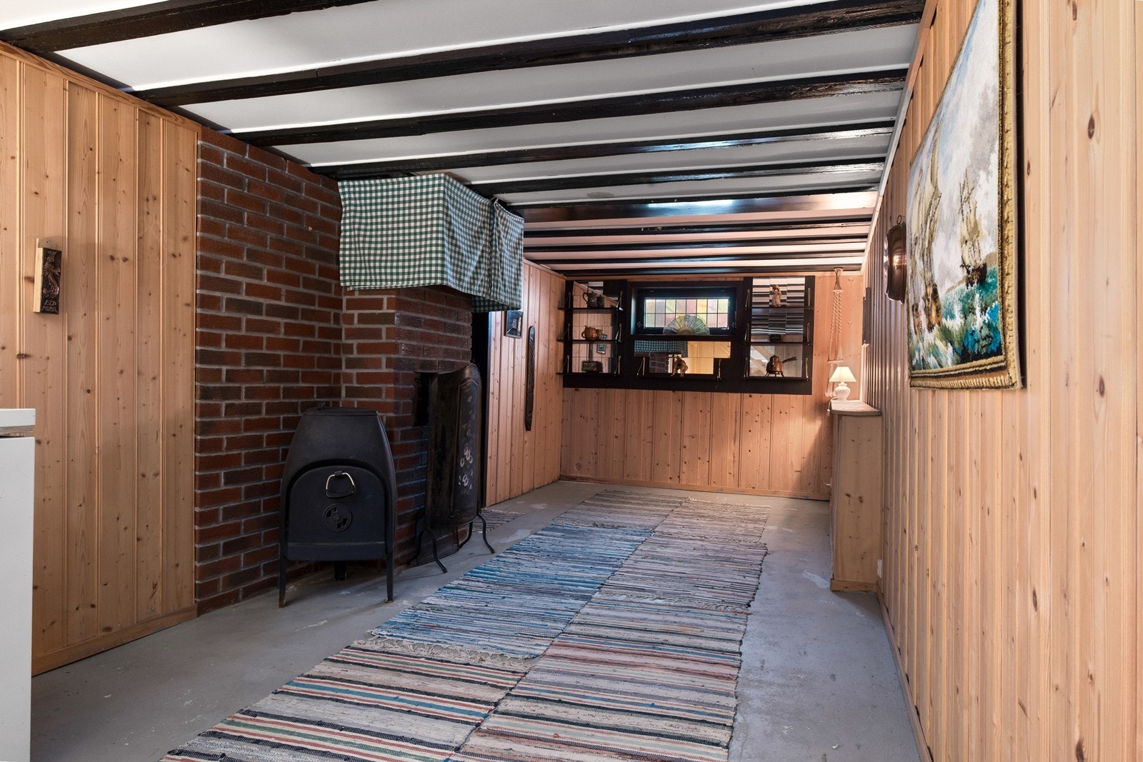 Kjellerstue med peisovn Galleribilde