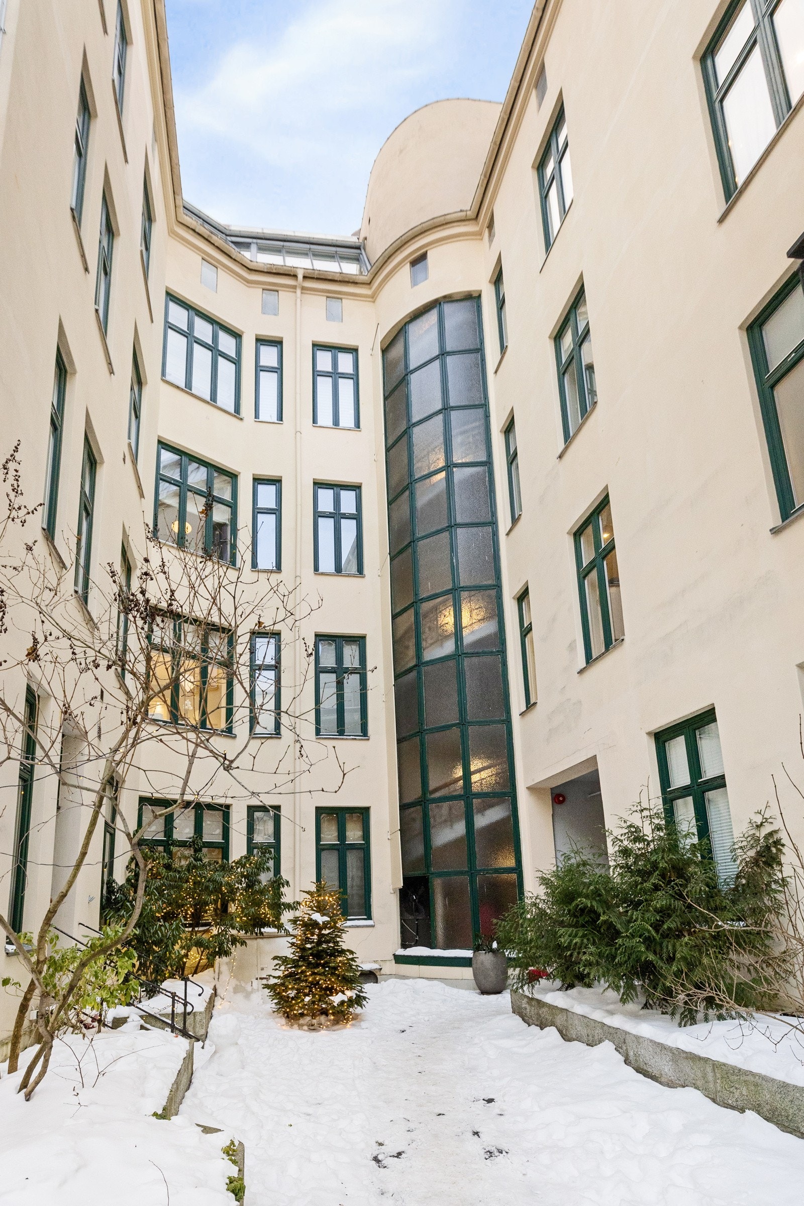*Hyggelig og flott opparbeidet bakgård Galleribilde