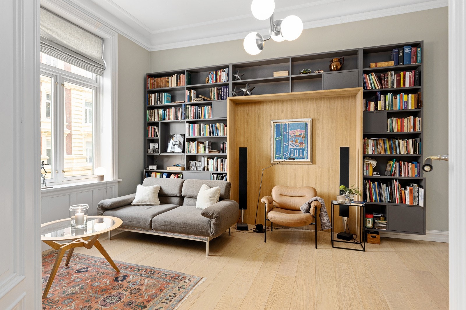 Bibliotek/tv-stue Galleribilde