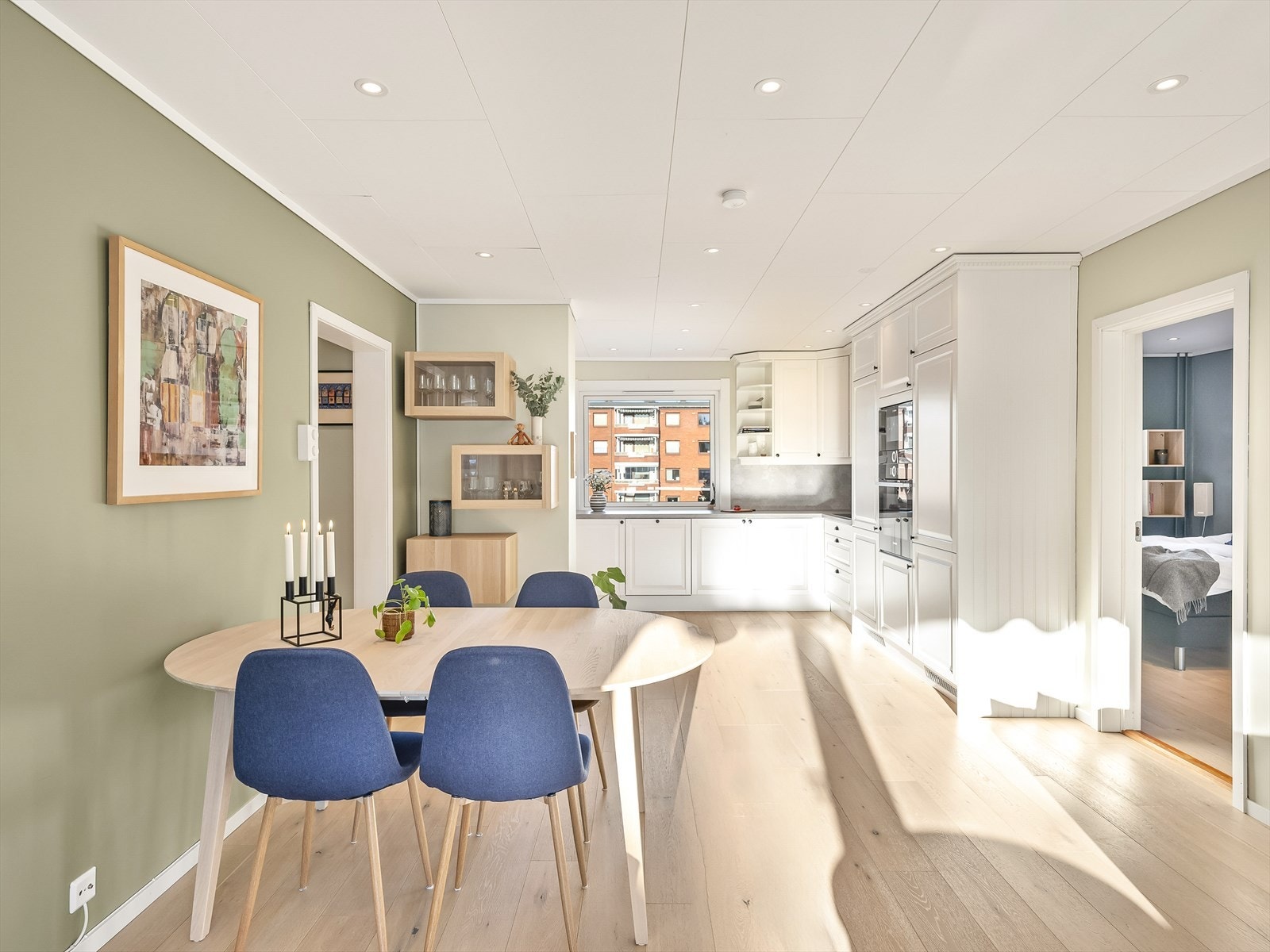 Leiligheten har god planløsning med store, luftige rom. Galleribilde