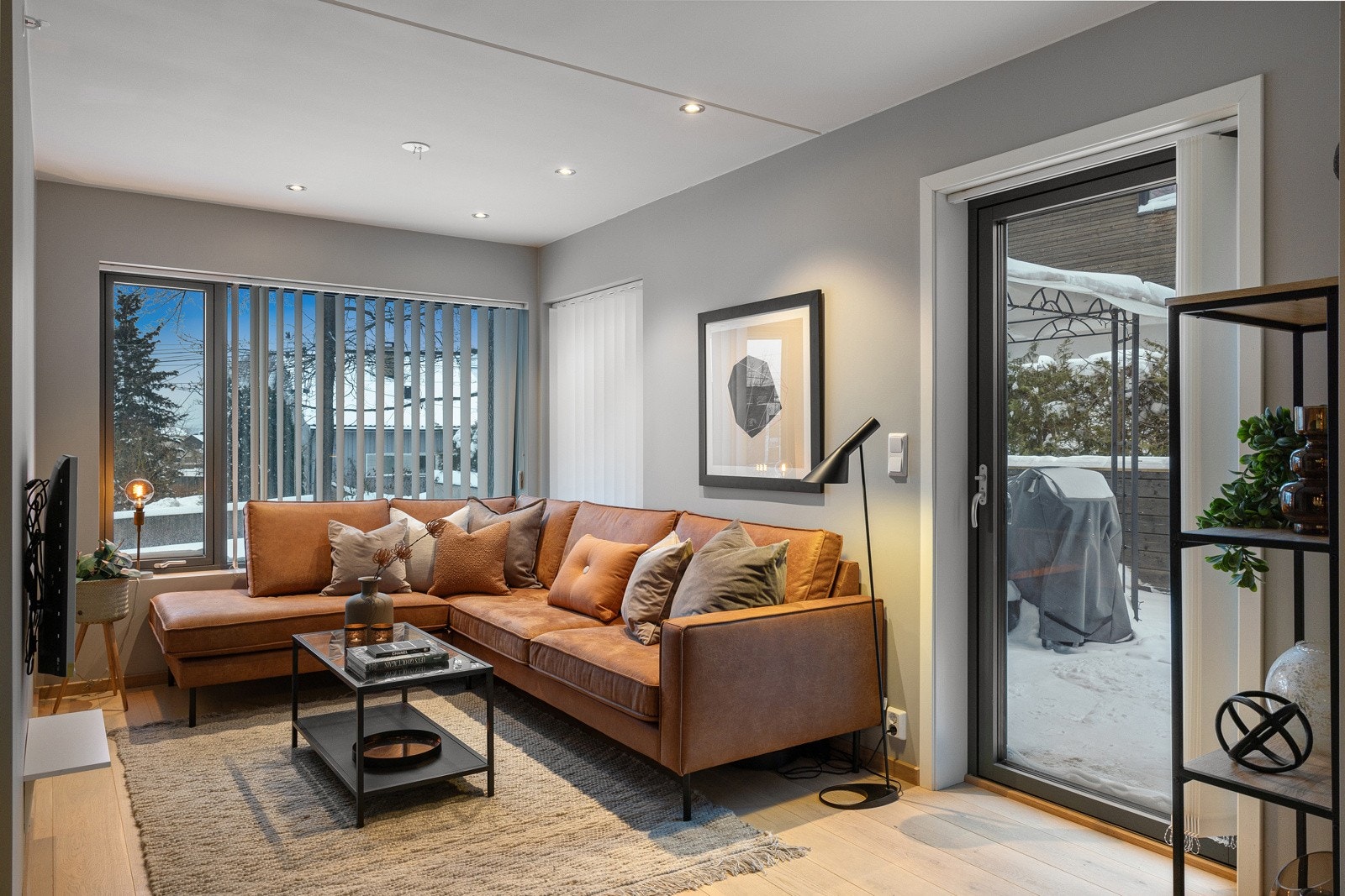 Leiligheten ligger fint til på enden av bygget med godt lysinnslipp. Galleribilde