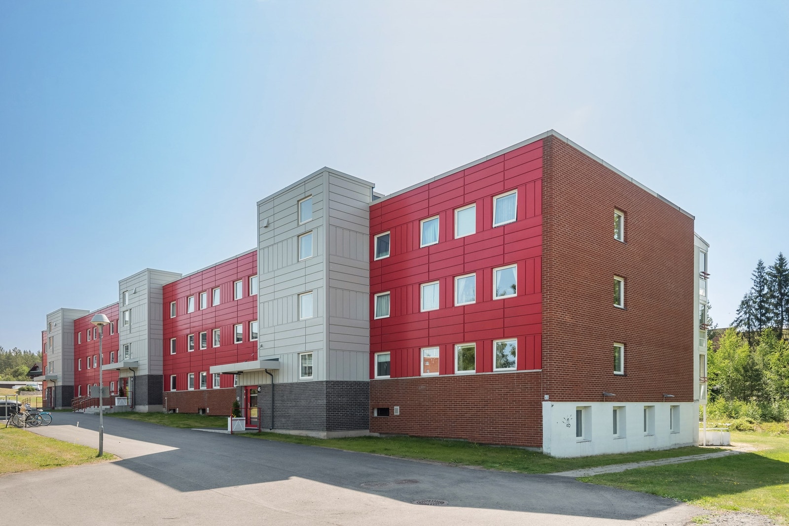 Inngangspartiet med nybygd heis. Galleribilde