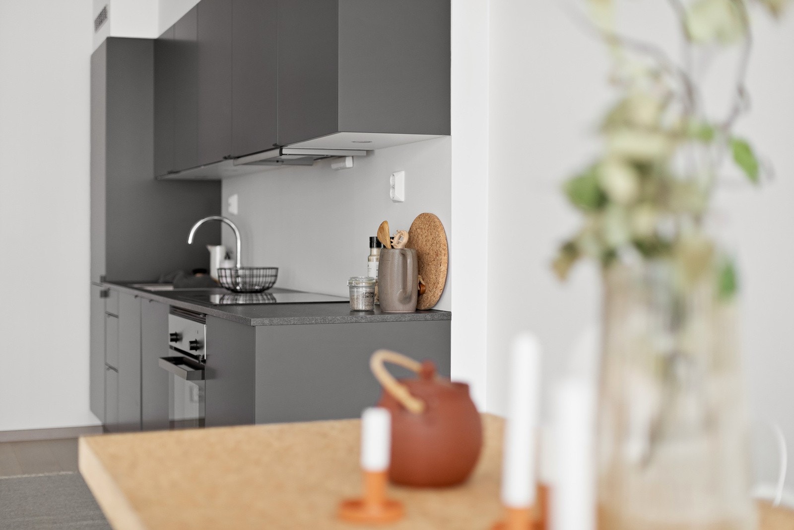 Helt nytt og moderne Sigdal-kjøkken fra 2023 med god skap- og benkeplass. Galleribilde