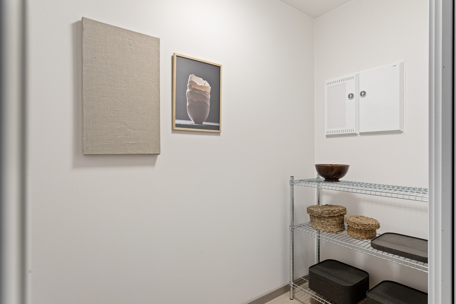 Fra kjøkkenet har du adkomst til en praktisk innvendig bod. Galleribilde