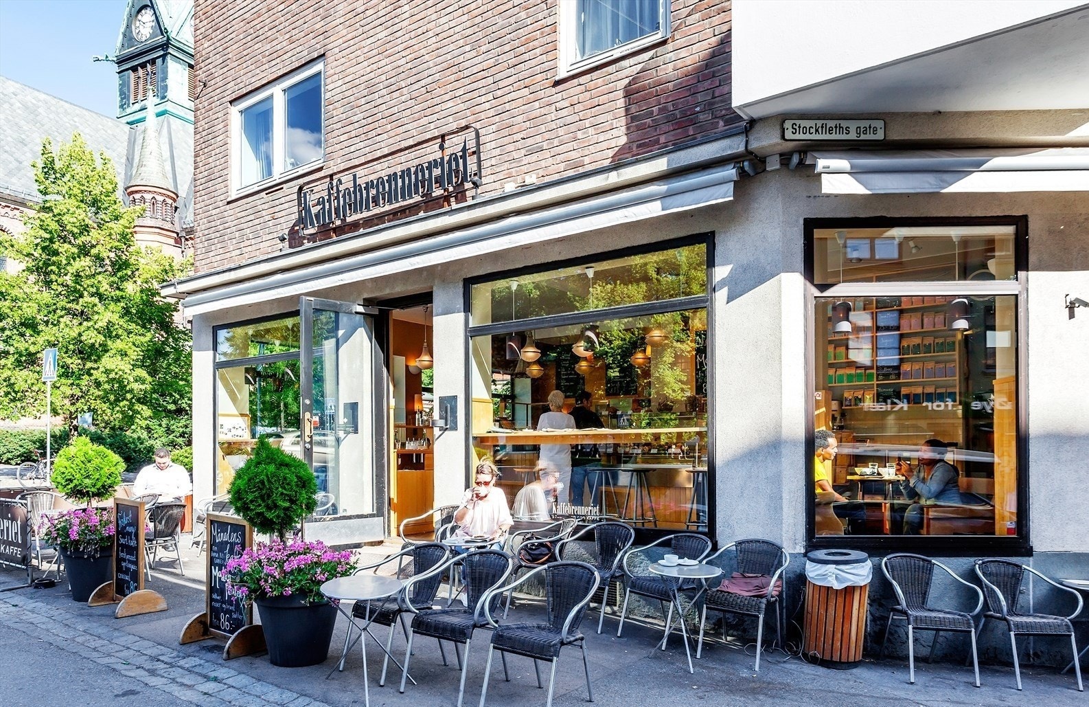 Kort vei til mange hyggelige kaféer, spisesteder m.m. Galleribilde