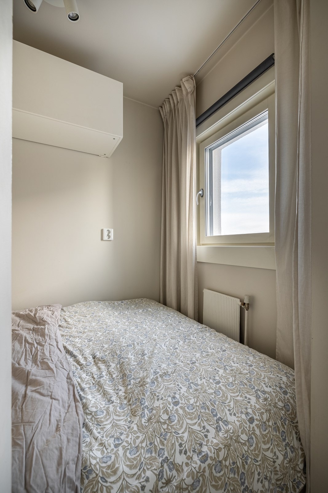 - Rikelig med luft og lys fra store vindusflater - Galleribilde