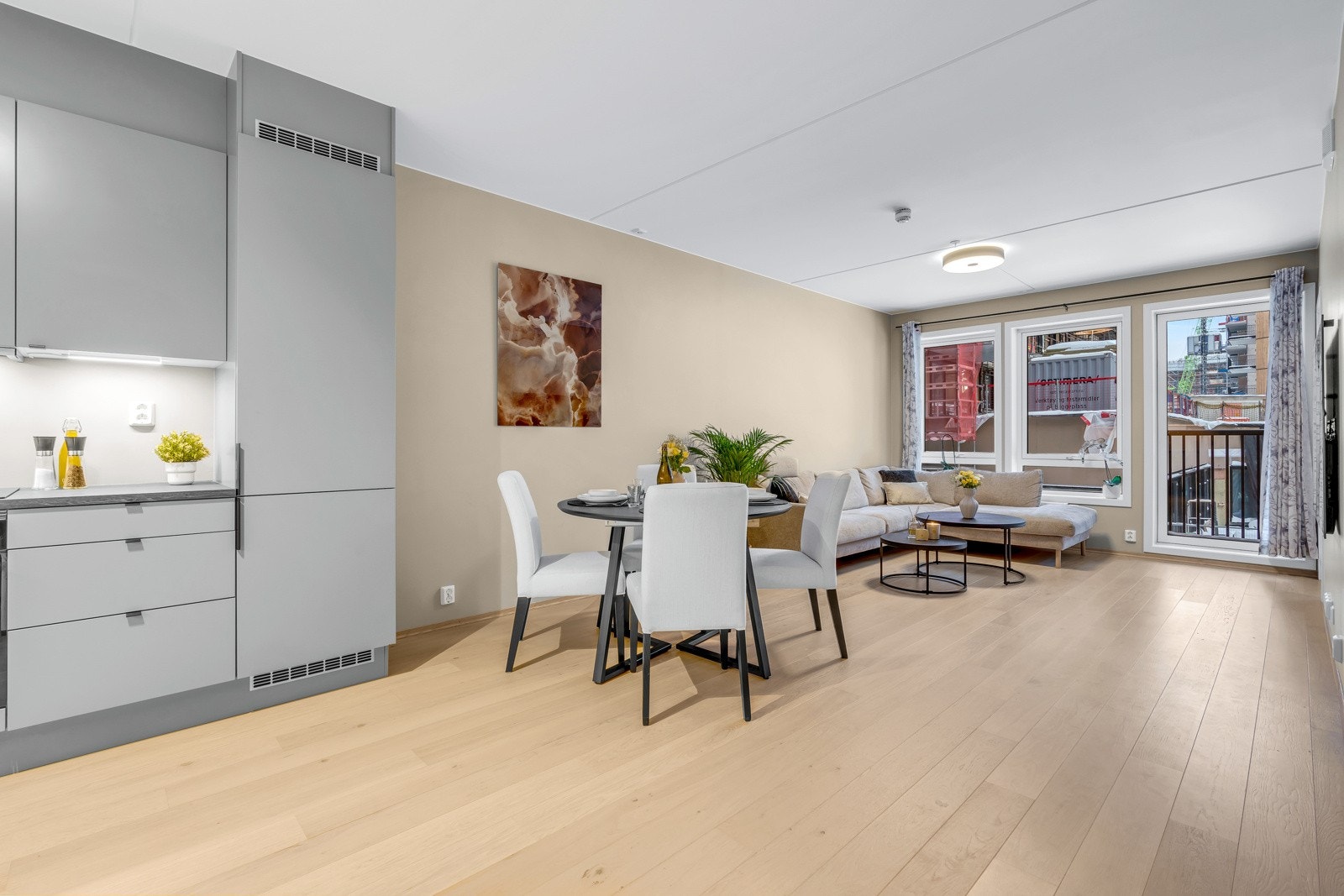 Åpen stue og kjøkkenløsning. Galleribilde