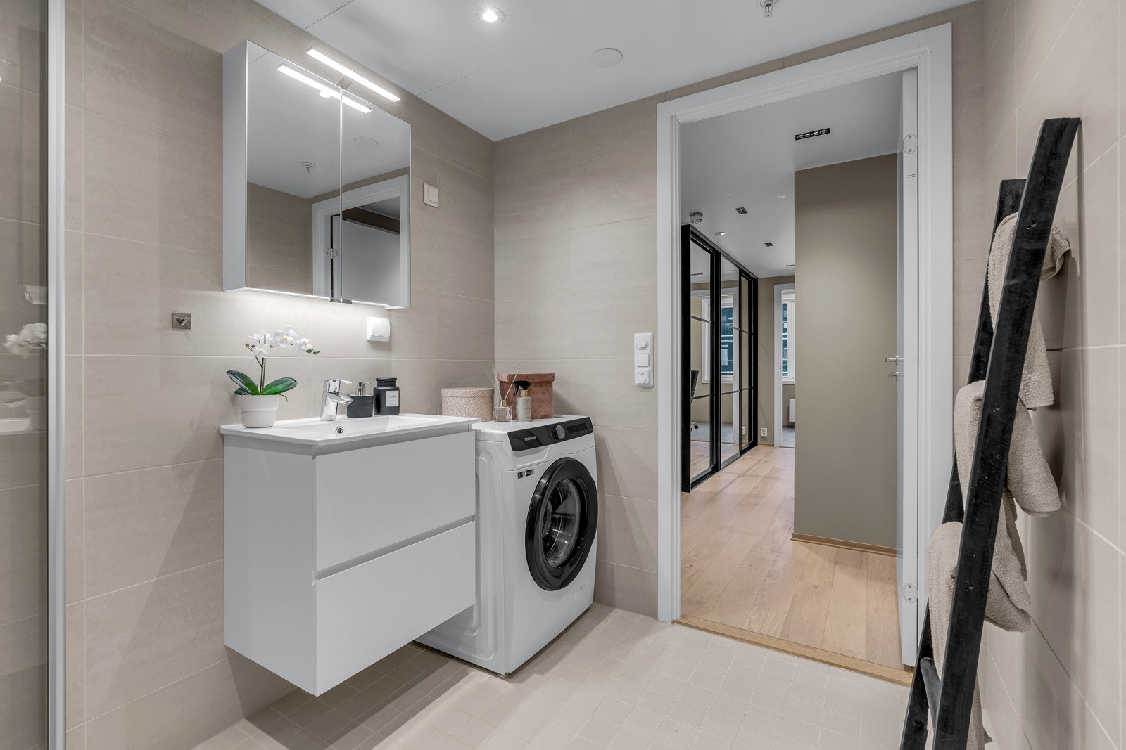 Delikat bad med riktige farger Galleribilde