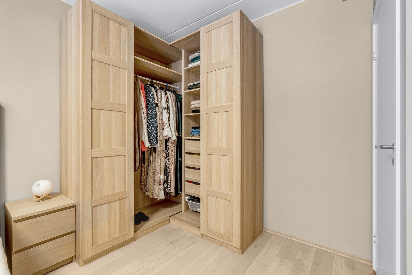 God plass til garderobeløsning Galleribilde