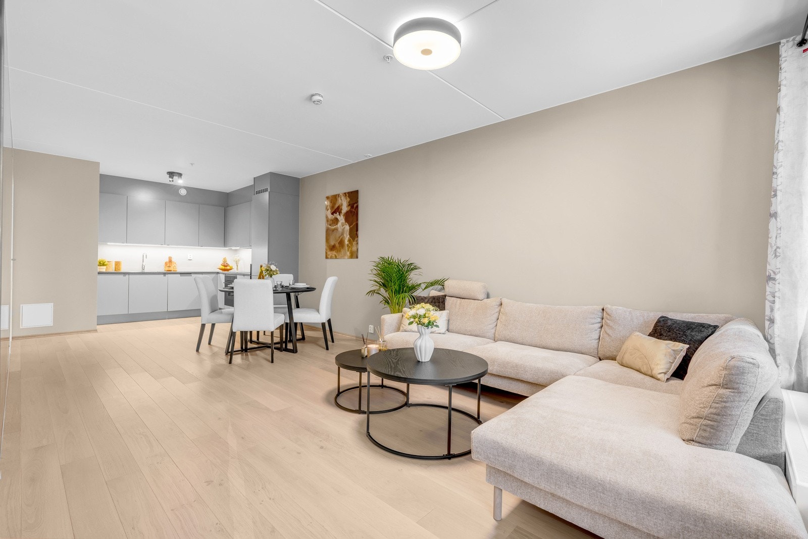 Noman Afzal ved Privatmegleren har gleden av å presentere denne flotte familieleiligheten sentralt på Løren Galleribilde