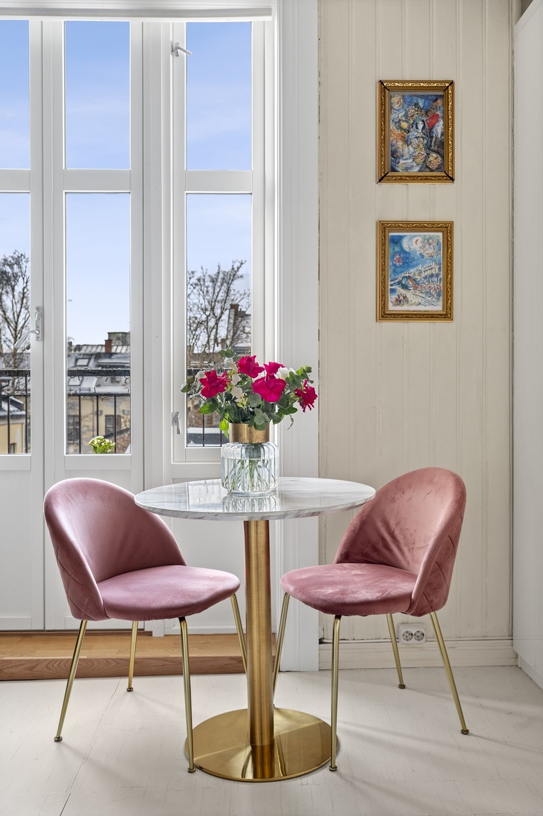 Utgang fra stue til vest-vendt balkong. Galleribilde