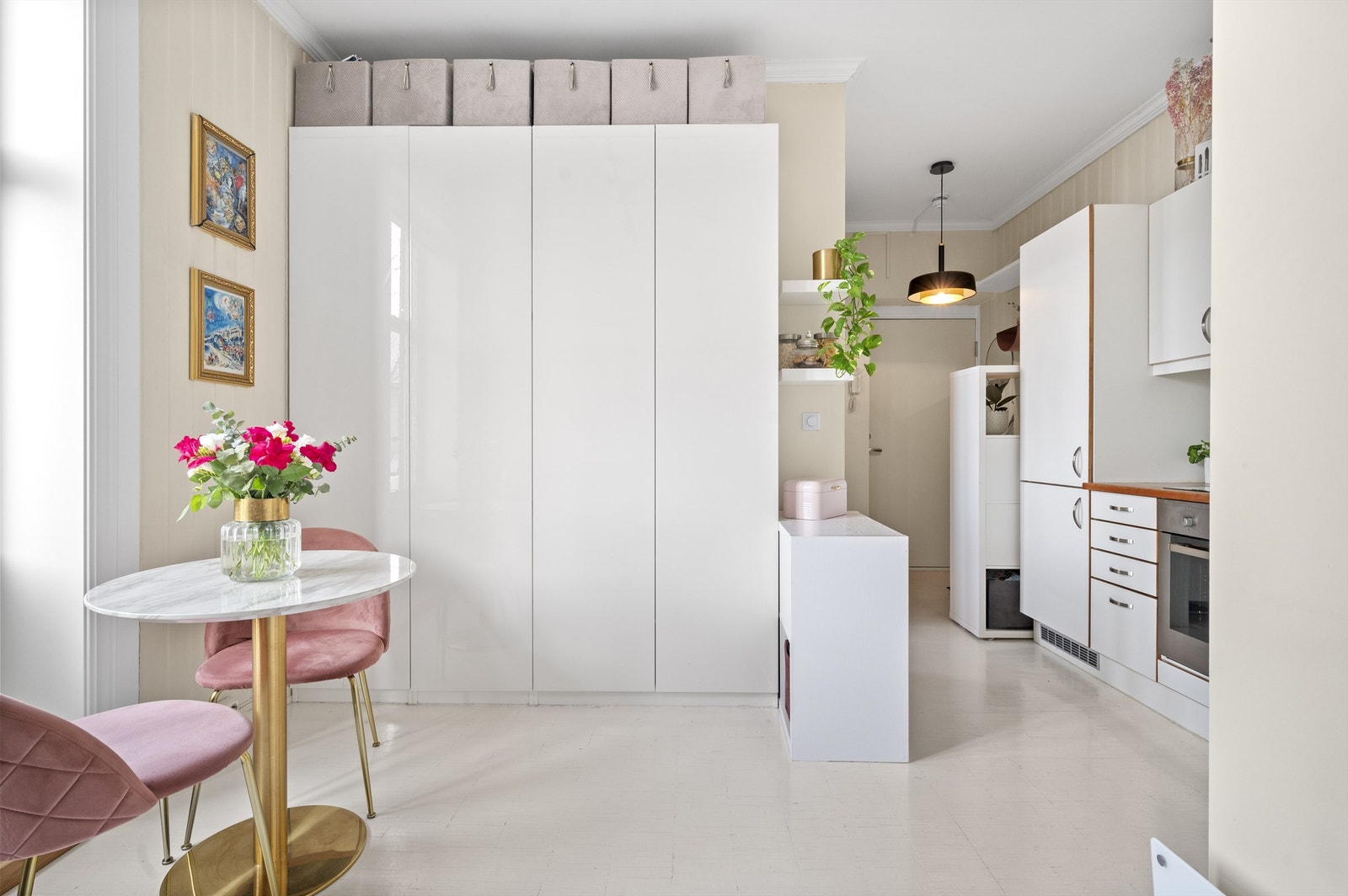 Toftes gate 47C er en lys, lun og koselig 2-roms som vender i sin helhet mot vest. Galleribilde