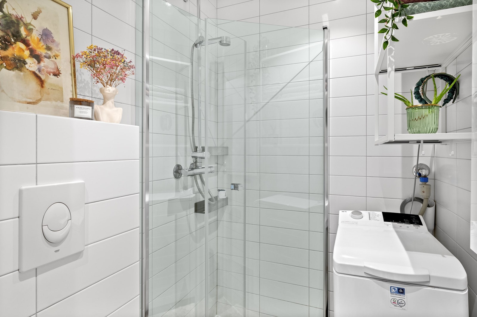 Varmekabler, mekanisk avtrekk og opplegg for vaskemaskin som medfølger. Galleribilde