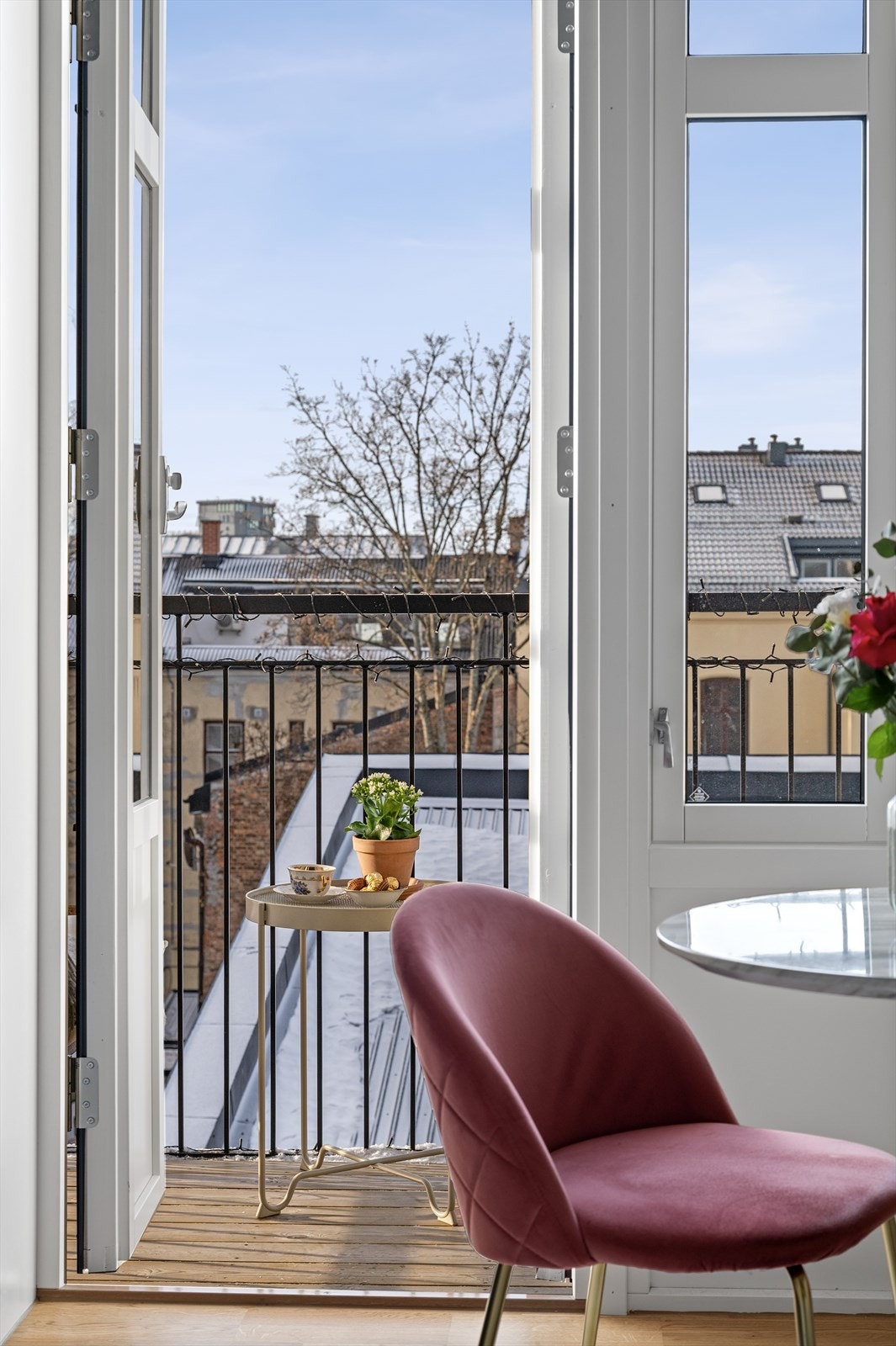 Felleskostnadene er kr 3116,- pr. mnd. og inkl.: Kabel-TV / internett og varmtvann m.m. Galleribilde