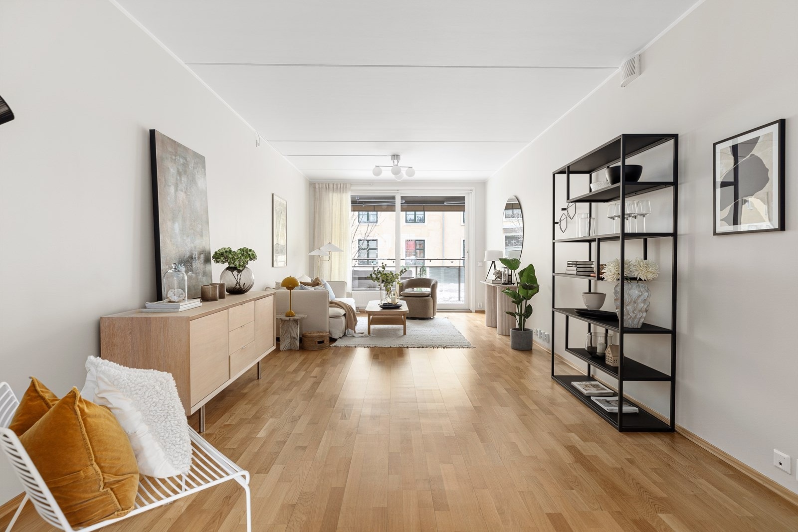 Innvendige gulv er belagt med trestavs parkett Galleribilde