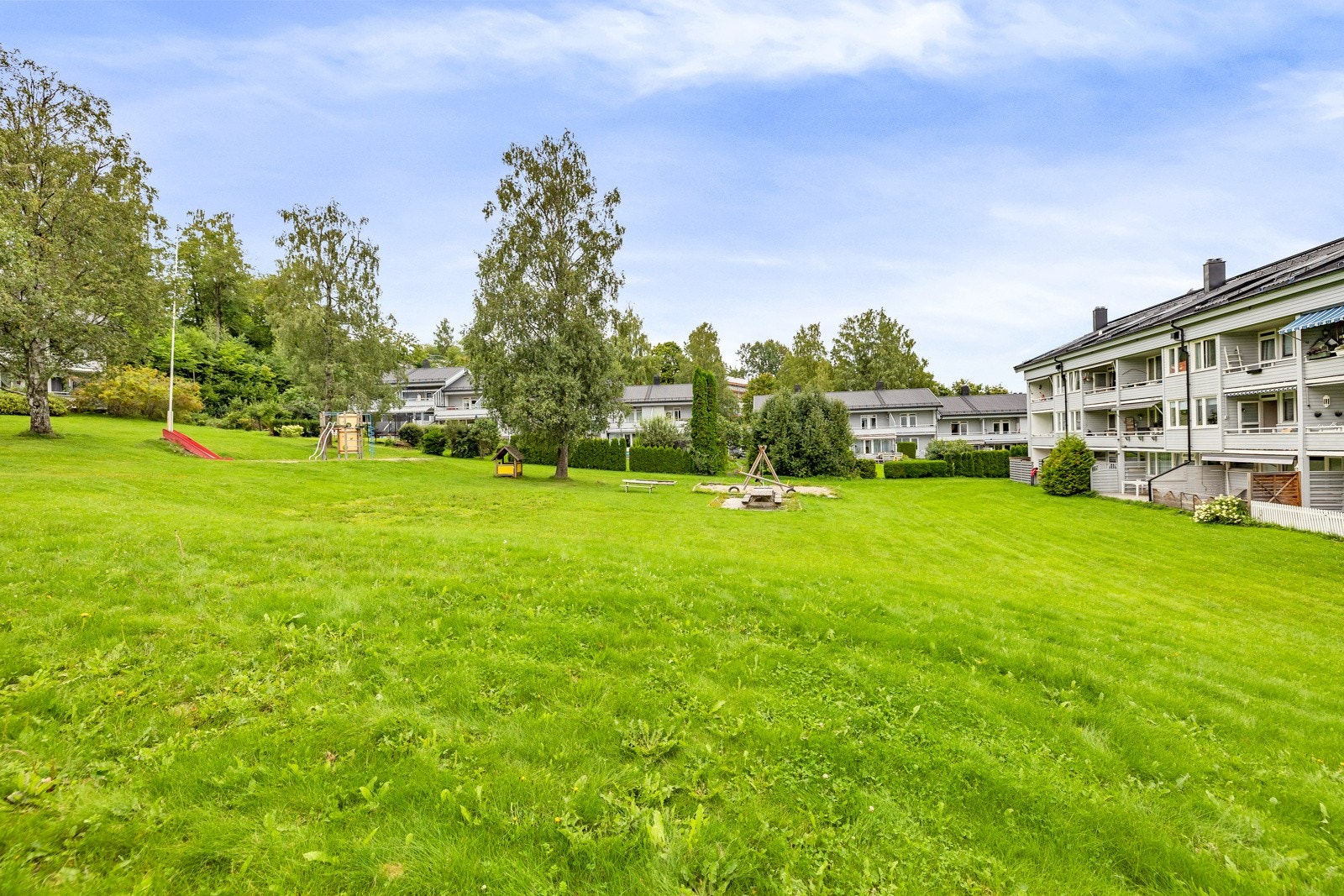 Det er kort vei til skole, barnehage og idrettspark Galleribilde