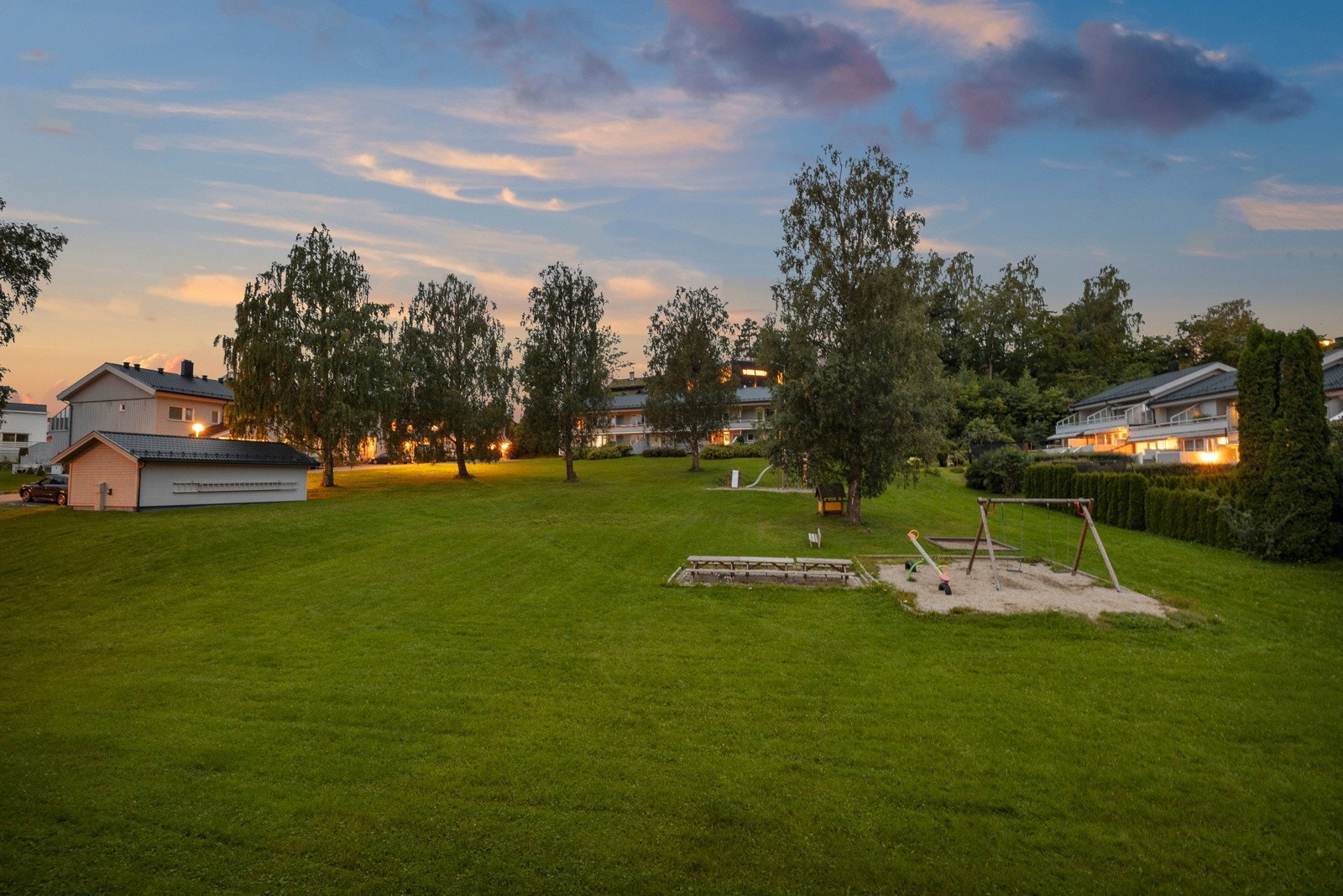 Flott utsyn fra balkong på sommerstid Galleribilde