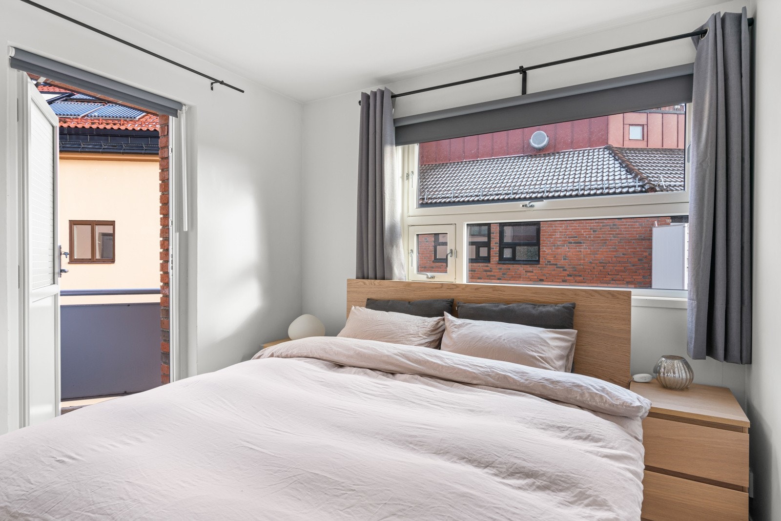 Soverom I med utgang til en liten luftebalkong på ca. 3kvm. Galleribilde