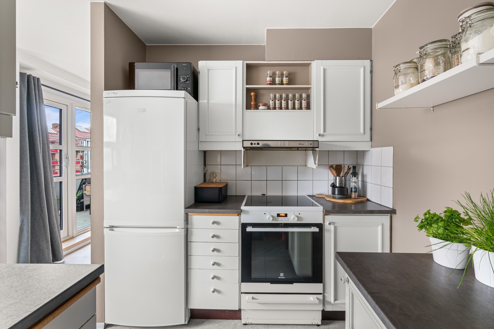 Her er det godt med benkeplass som gjør det enkelt å kokkelere. Galleribilde