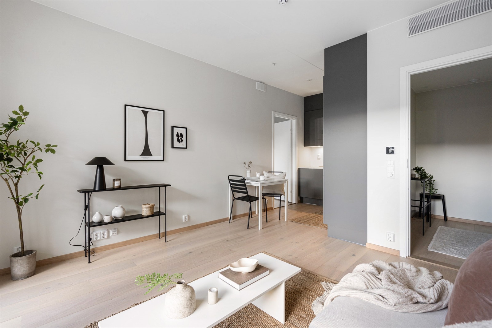 Stue på 17,5 m² med åpen kjøkkenløsning. Galleribilde