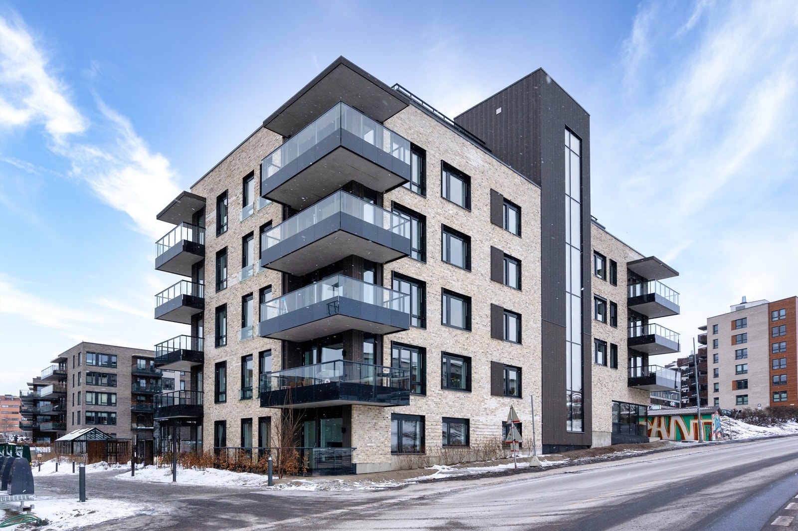 Leiligheten er en del av Humlehagen borettslag, som blir et attraktivt boligprosjekt sentralt i Ensjøbyen. Her kommer 133 leiligheter og 9 unike rekkehus. Galleribilde