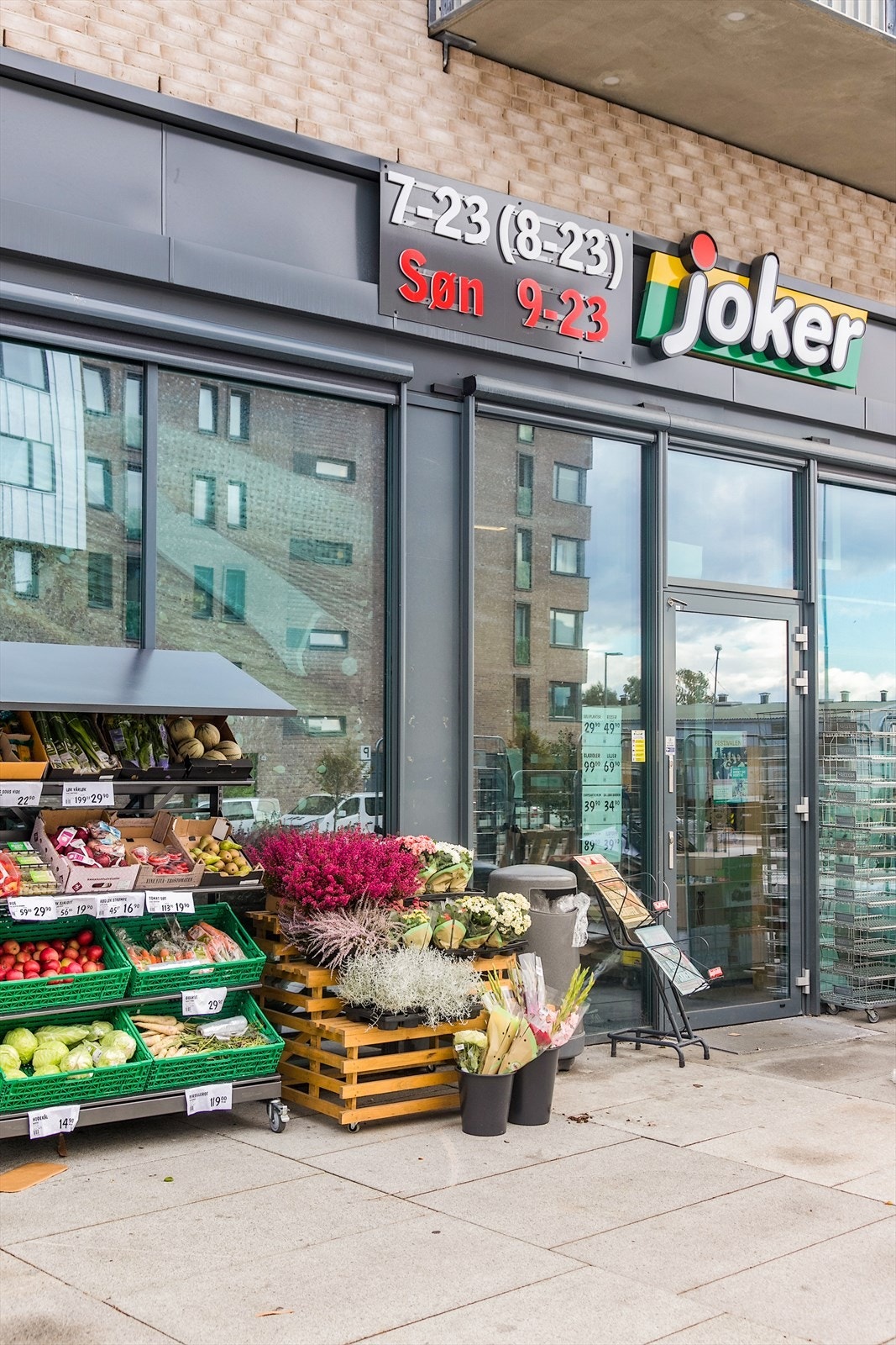 Nabolaget | Kort vei til søndagsåpen Joker. Galleribilde