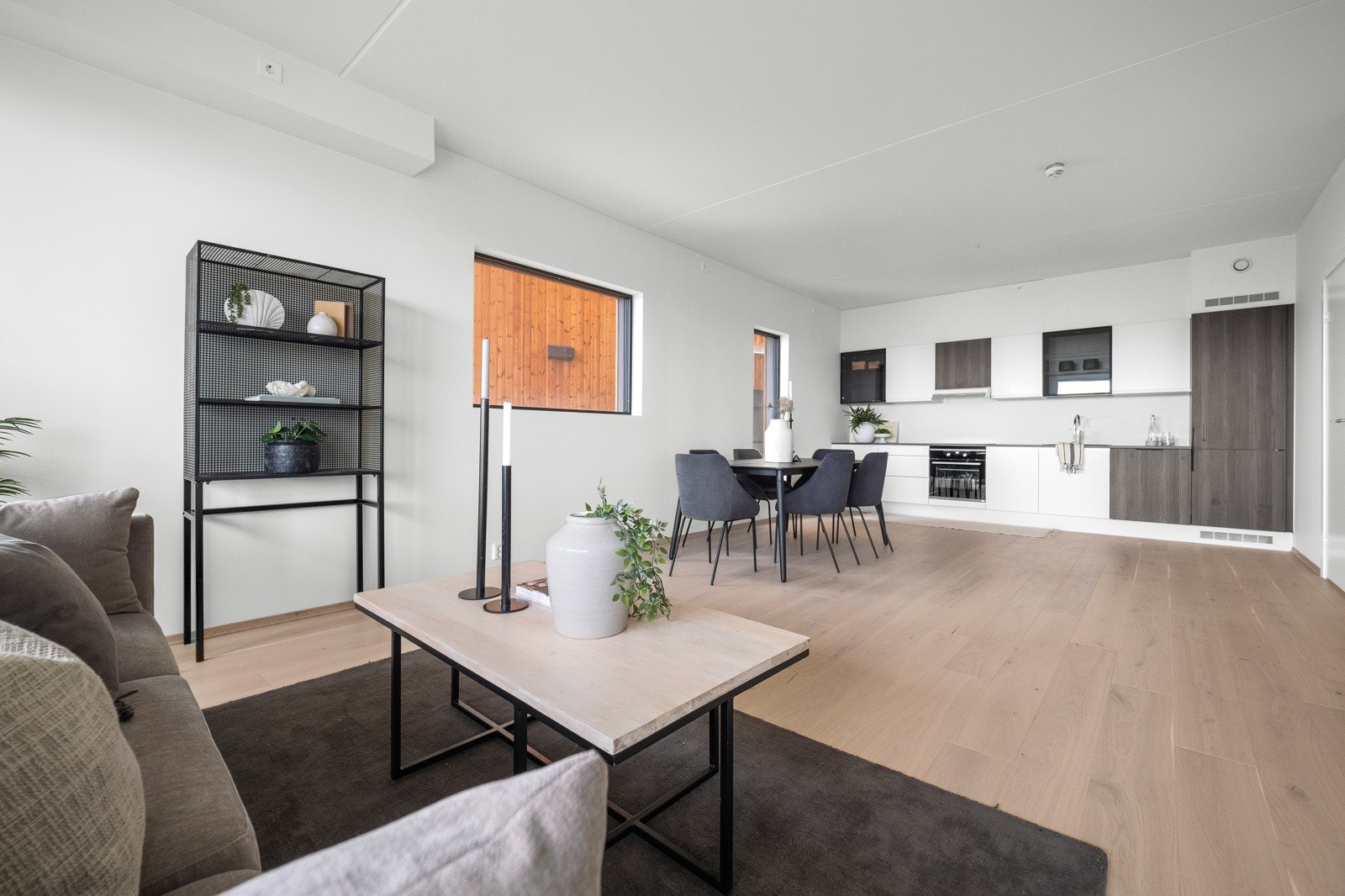 Stue med åpen kjøkkenløsning Galleribilde