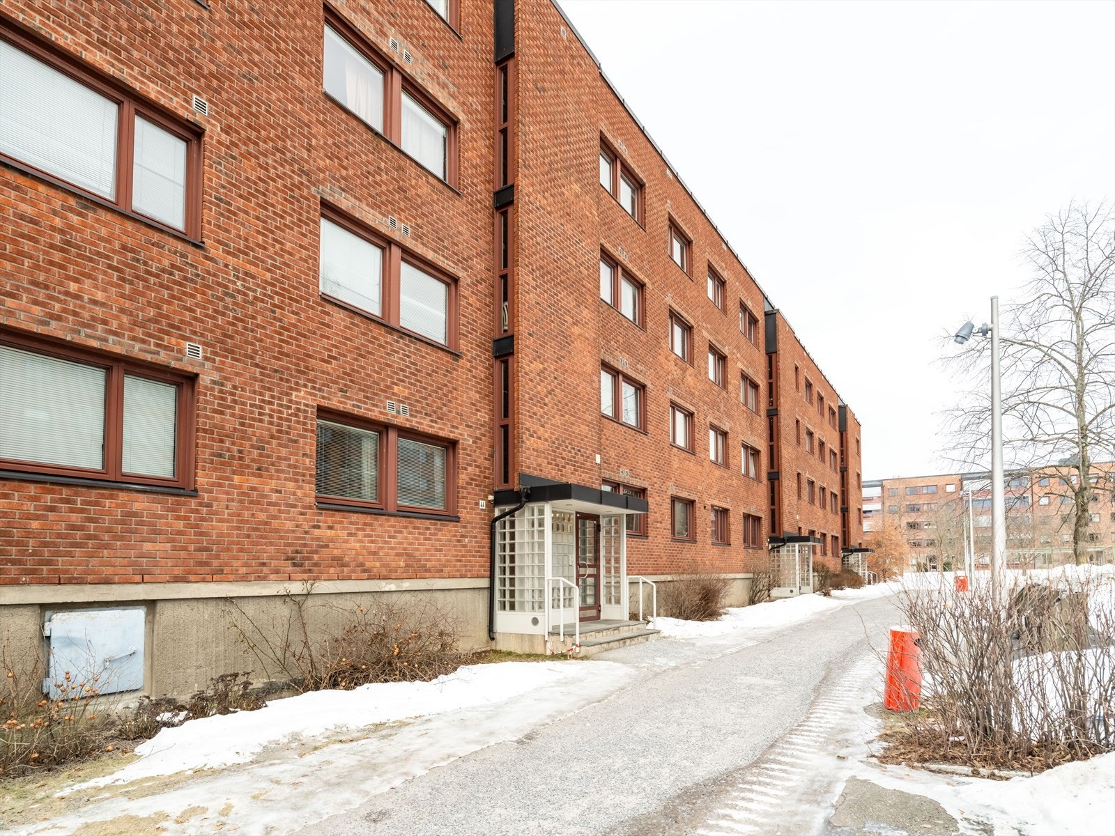 Om sommeren er det flotte gressområder, lekeplasser og fellesområder utenfor. Galleribilde