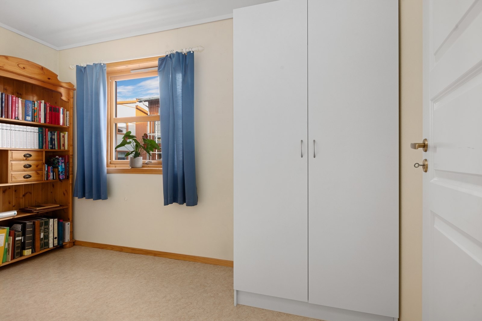 Garderobeskap på begge soverom. Galleribilde