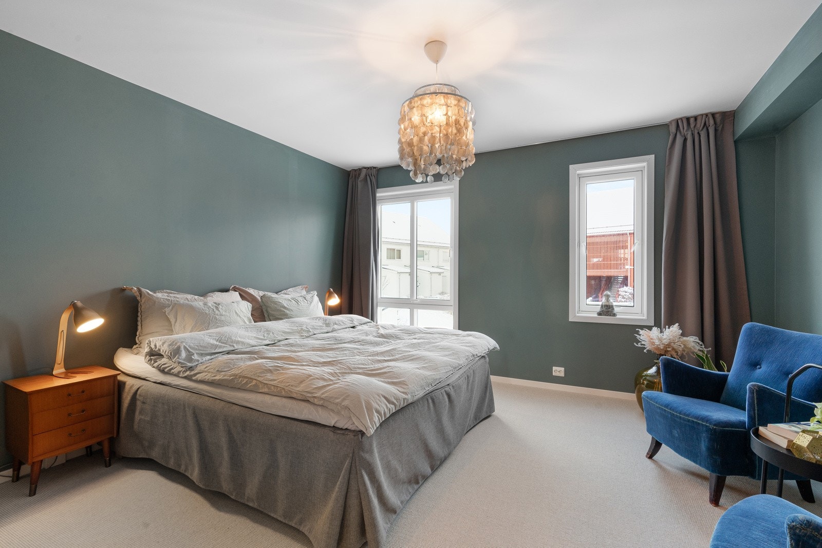 Hovedsoverommet er romslig og malt i behagelige fargetoner. Galleribilde