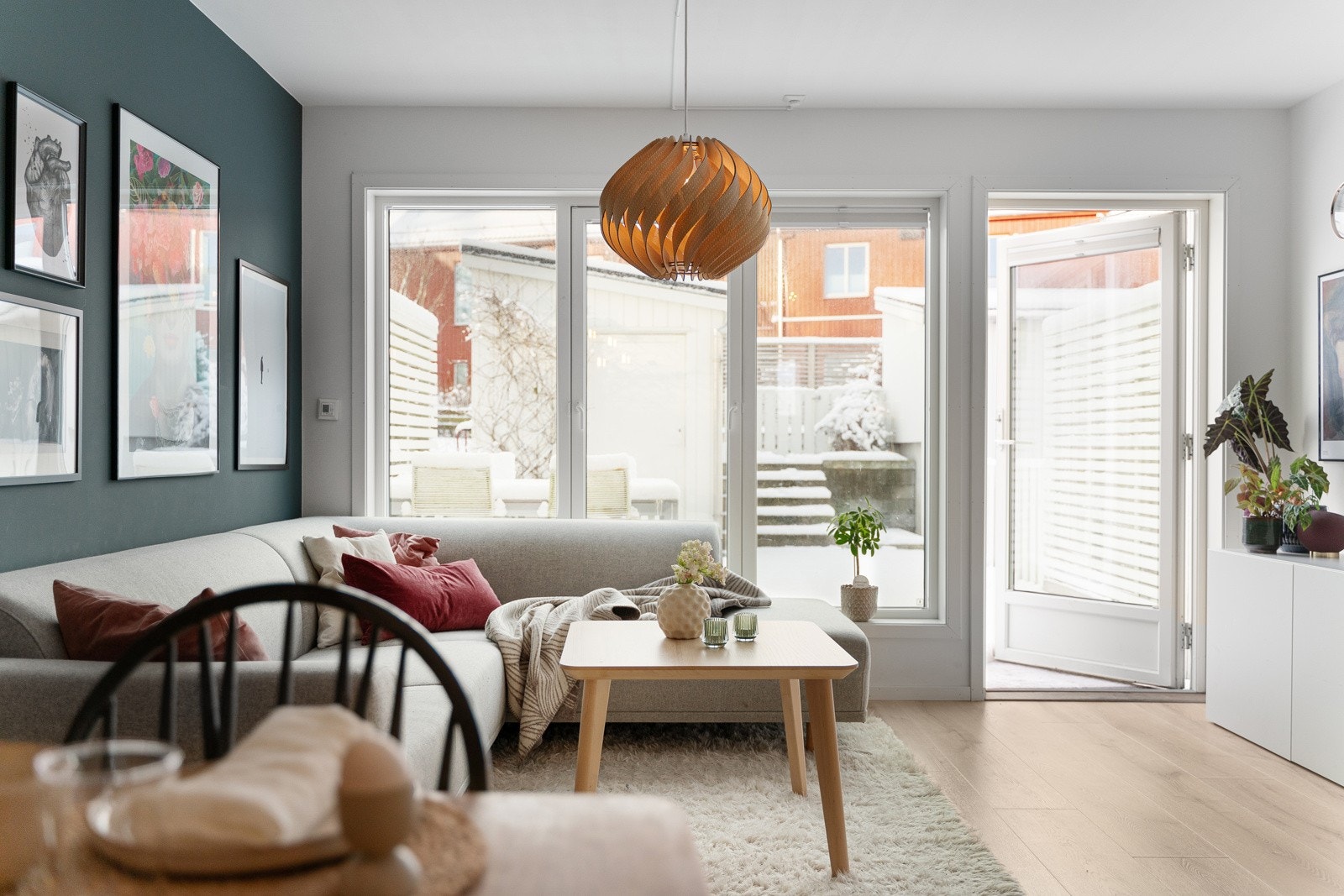 Stuen kan enkelt innredes i ulike soner. Galleribilde