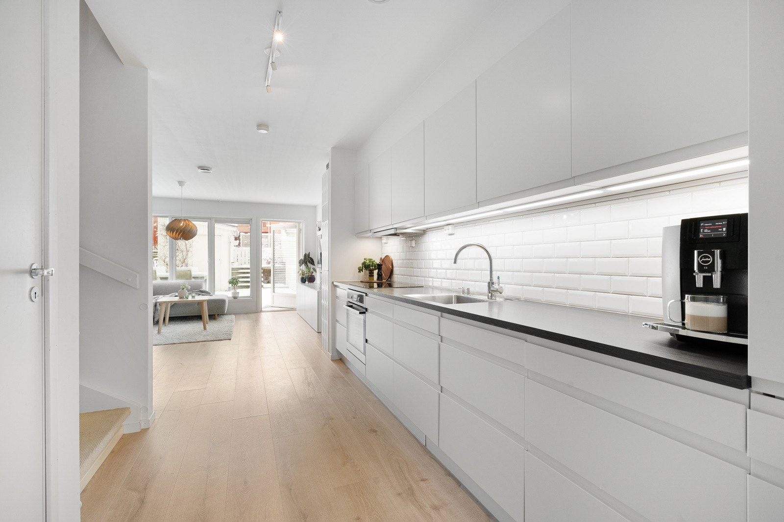 Lekkert kjøkken i tidløse farger. Galleribilde