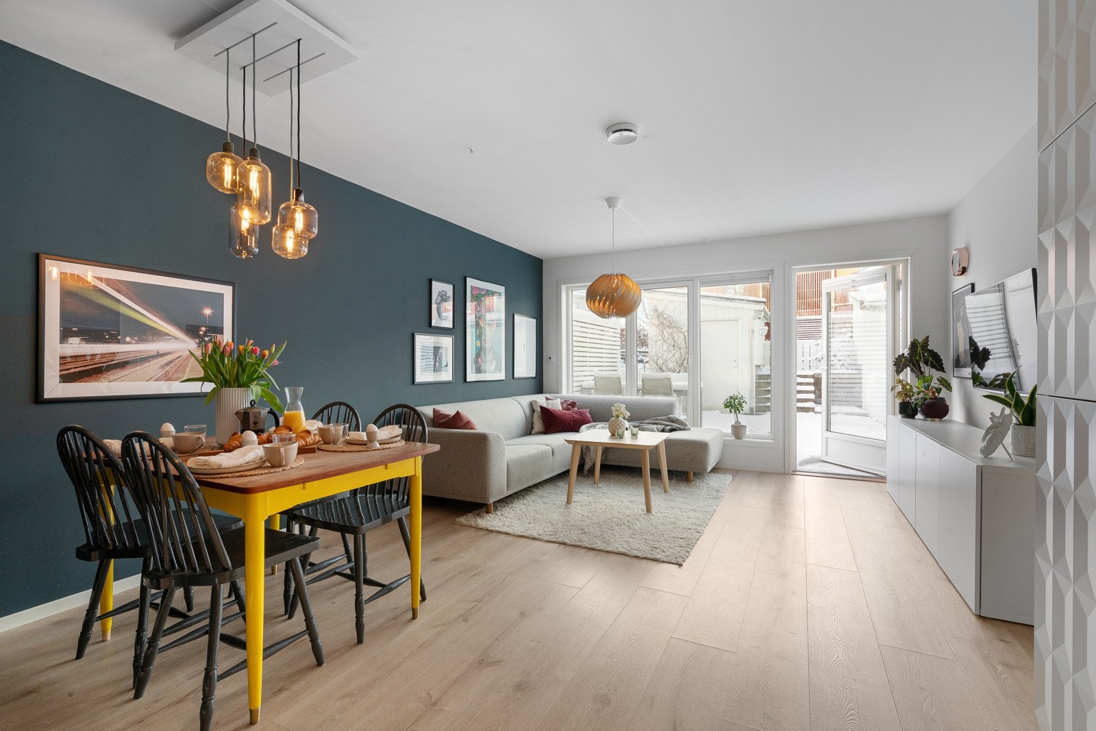 Boligen varmes opp vannbåren varme i entré, bad og stue. Galleribilde