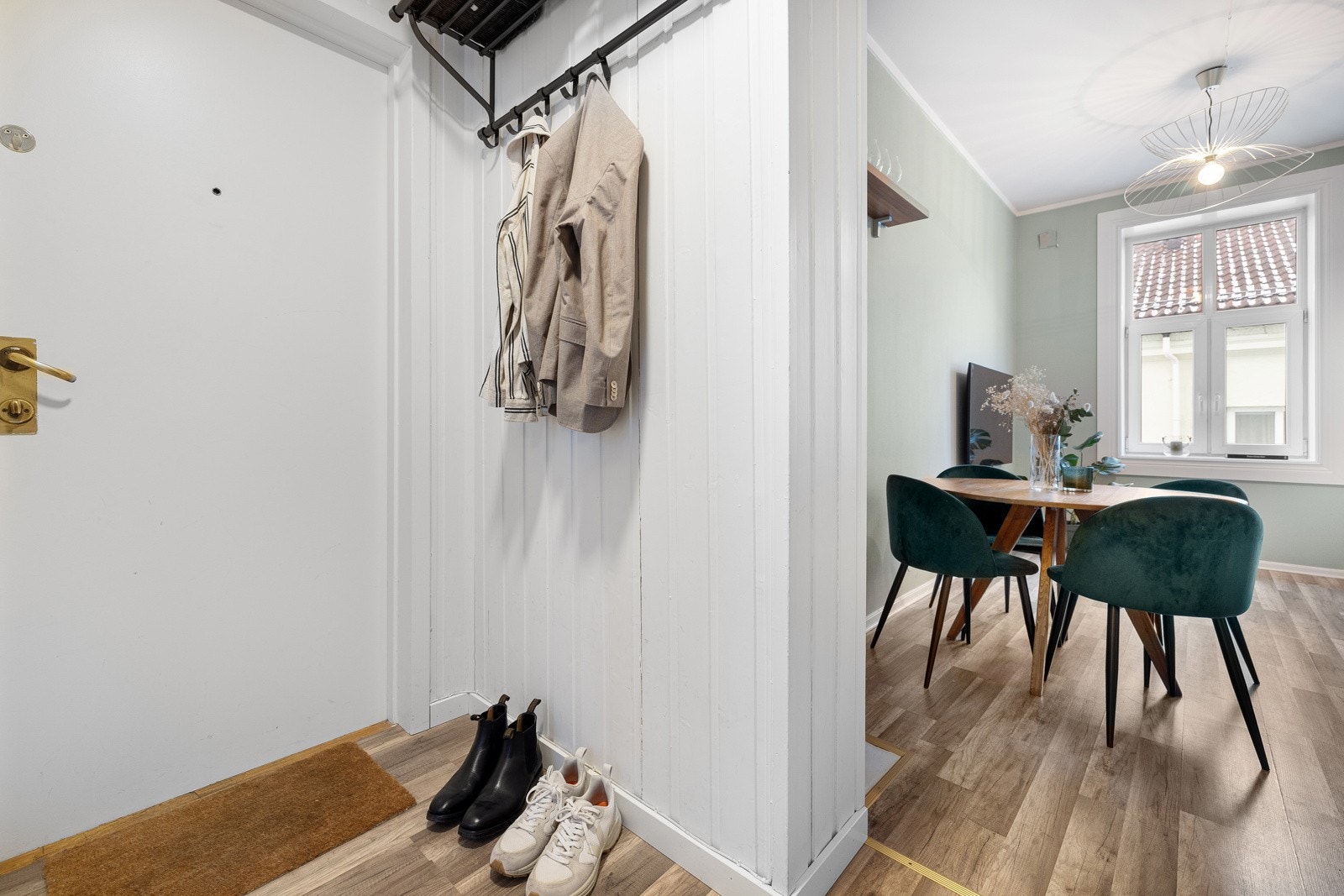 Bygget ligger tilbaketrukket og rolig til i indre bygård, hvilket gir minimalt med trafikkstøy. Galleribilde