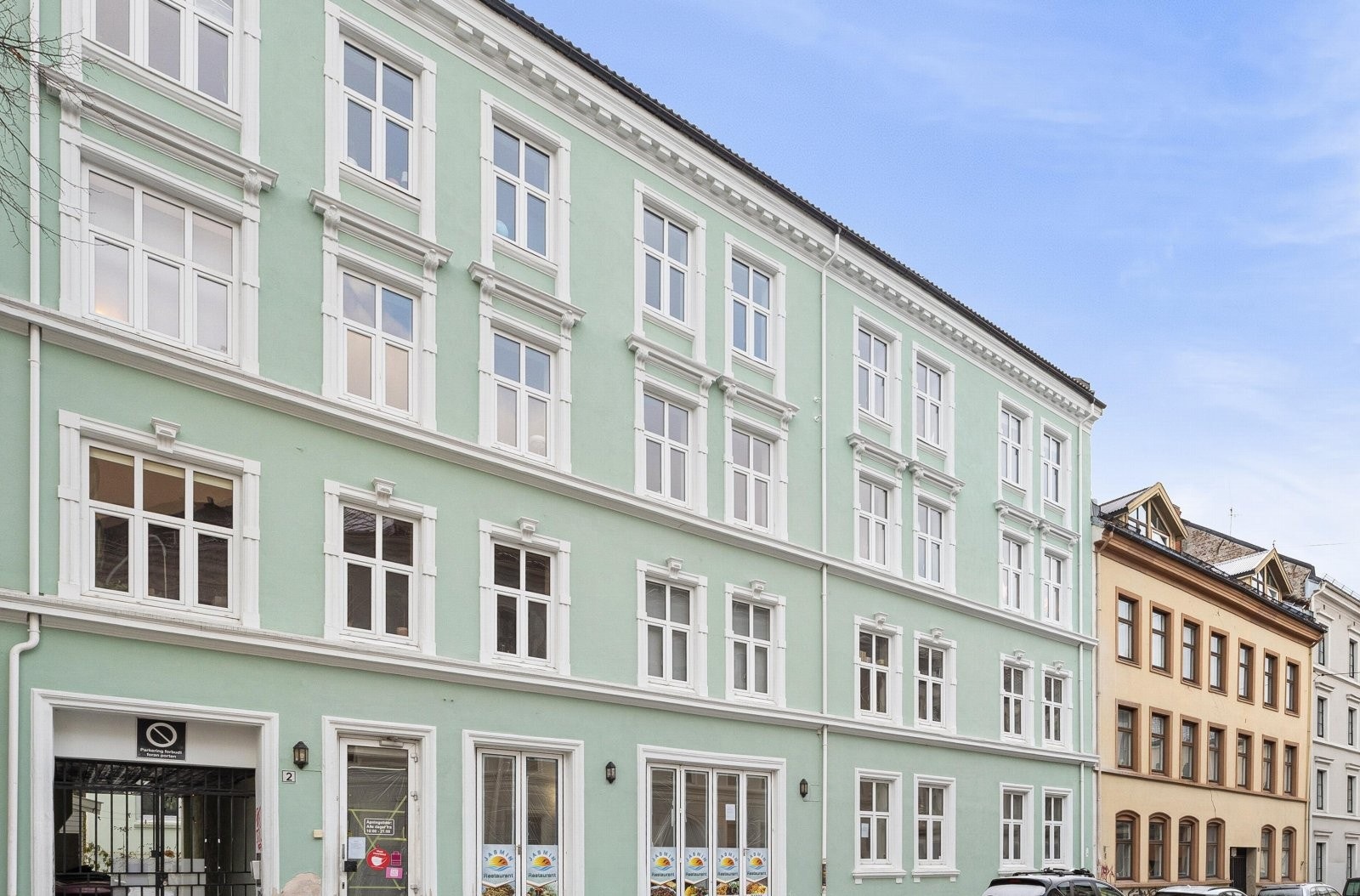 Klassisk bygård beliggende i sentrum av Oslo med nærhet til alt av fasiliteter og servicetilbud. Galleribilde