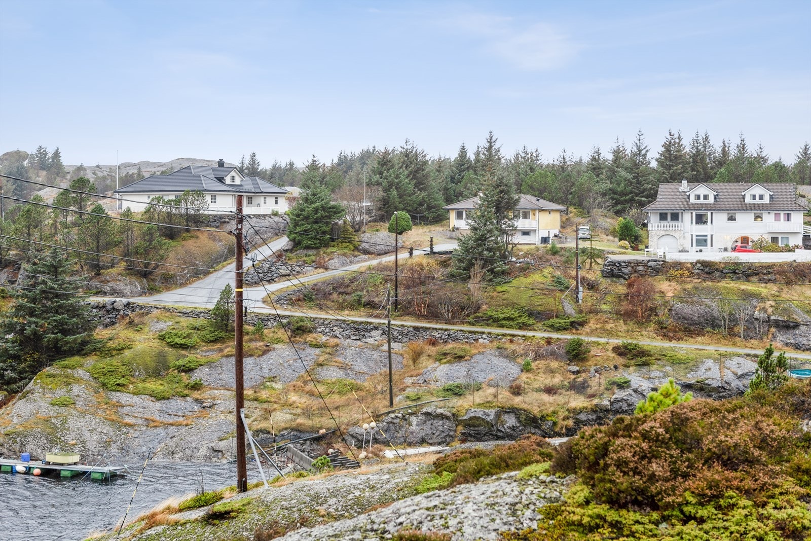Boligen ligger flott til med svært god sjøutsikt Galleribilde