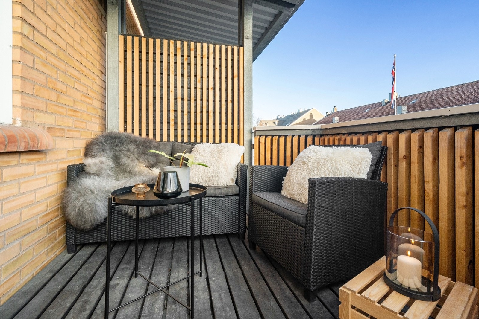 Privat balkong med plass til utemøblement og svært begrenset innsyn. Galleribilde