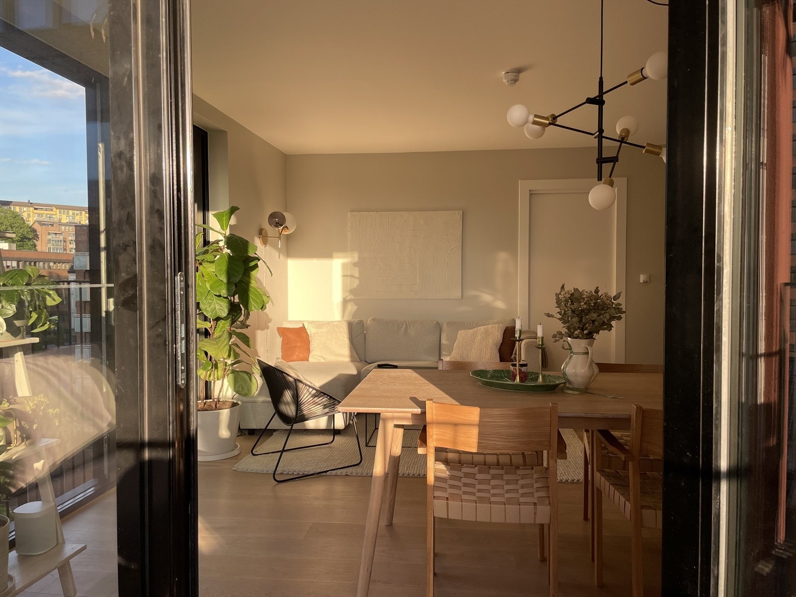 Sommeren er nydelig inne også, som illustrert her med selgers eget bilde. Galleribilde