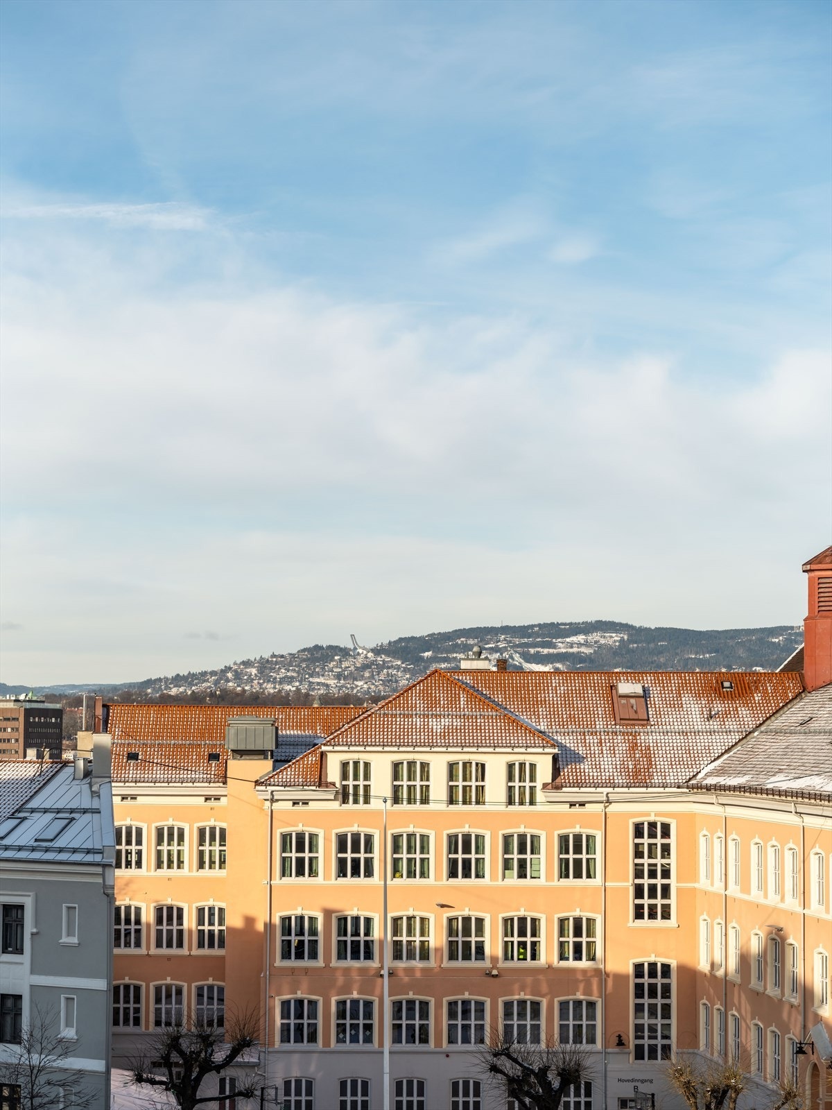 Herfra er det også nydelig utsikt over nærområdet og mot Holmenkollen. Galleribilde