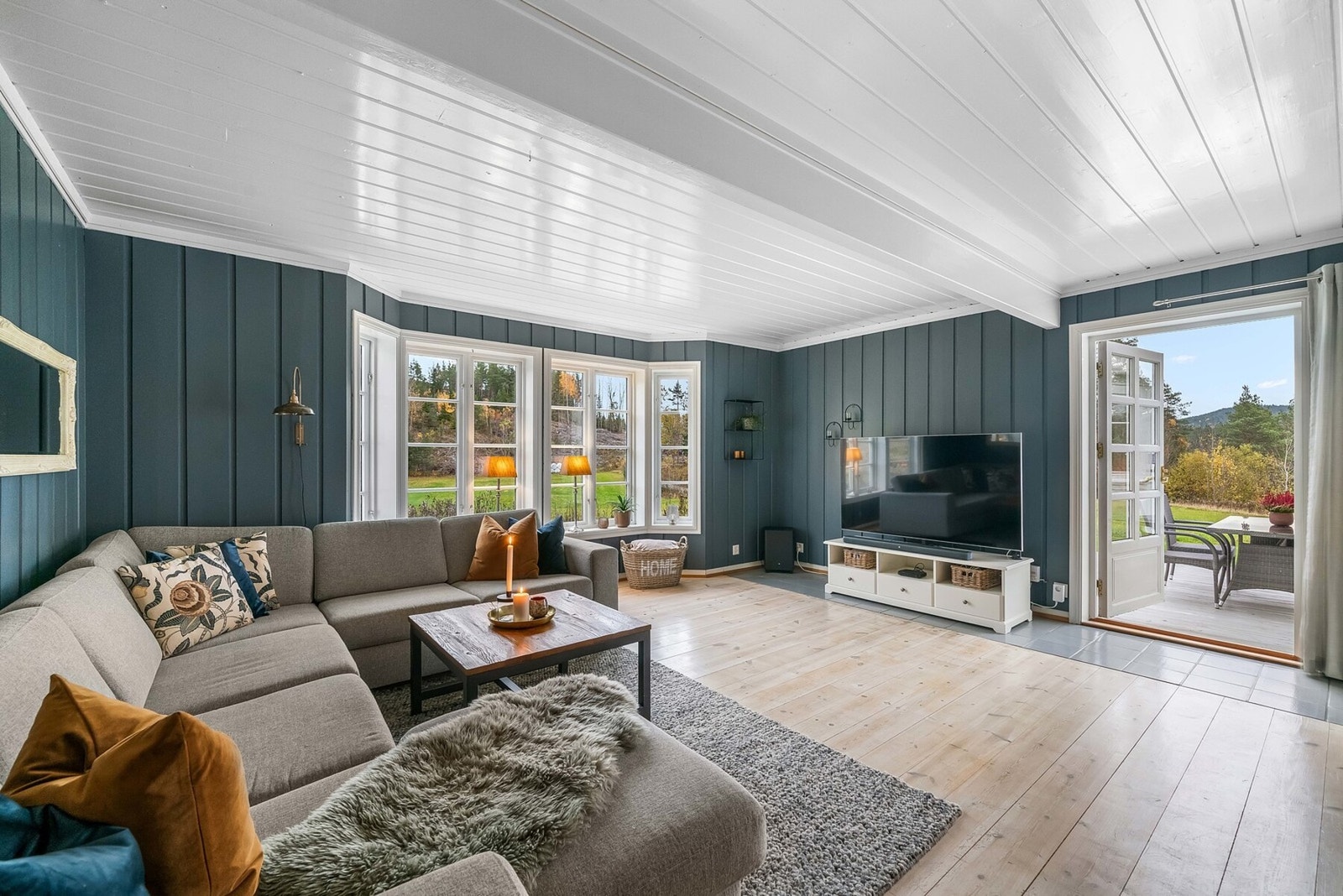 Stue med utgang til terrasse. Galleribilde